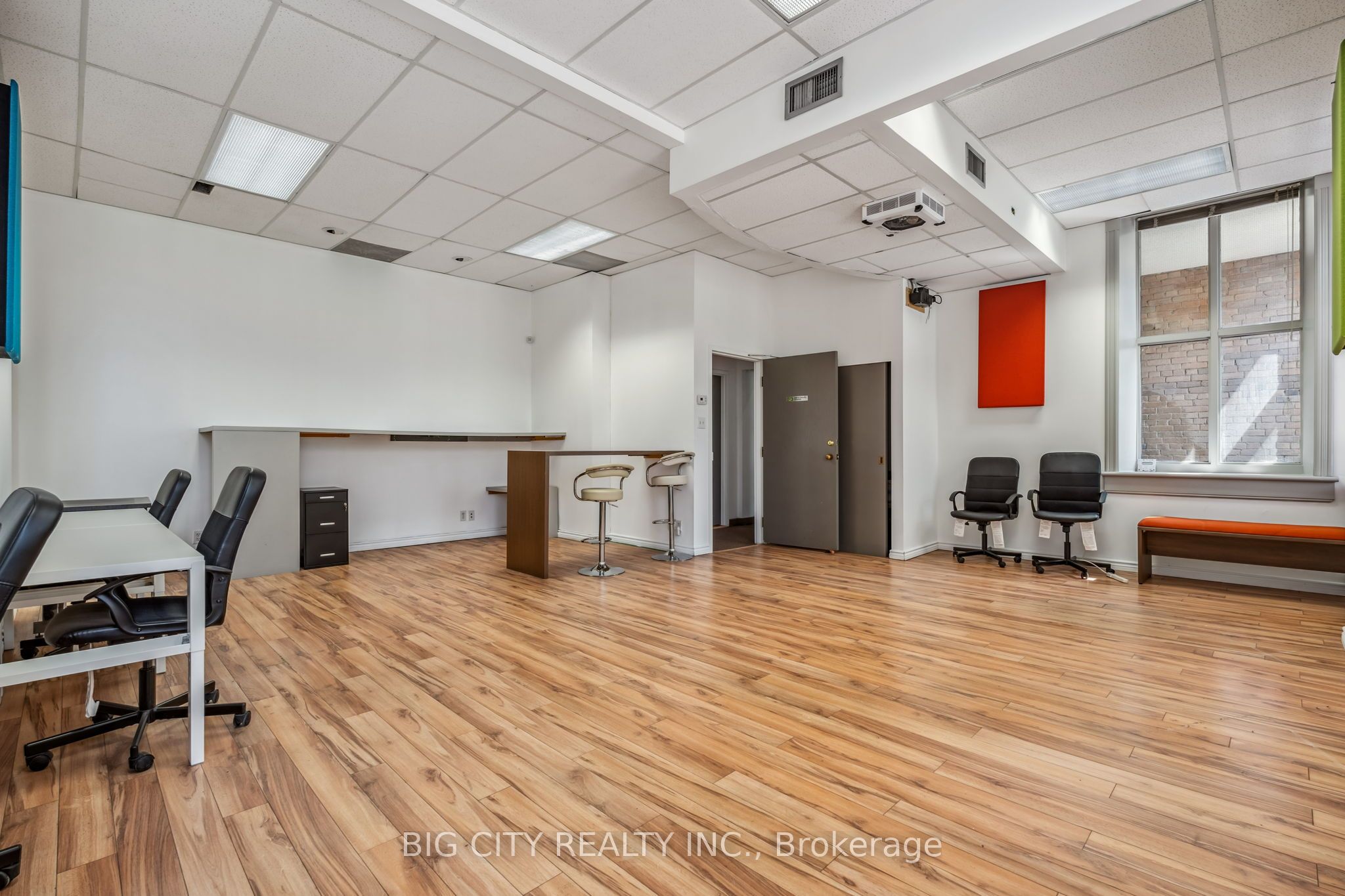 #201 - 100 Front Street Property Photo 6