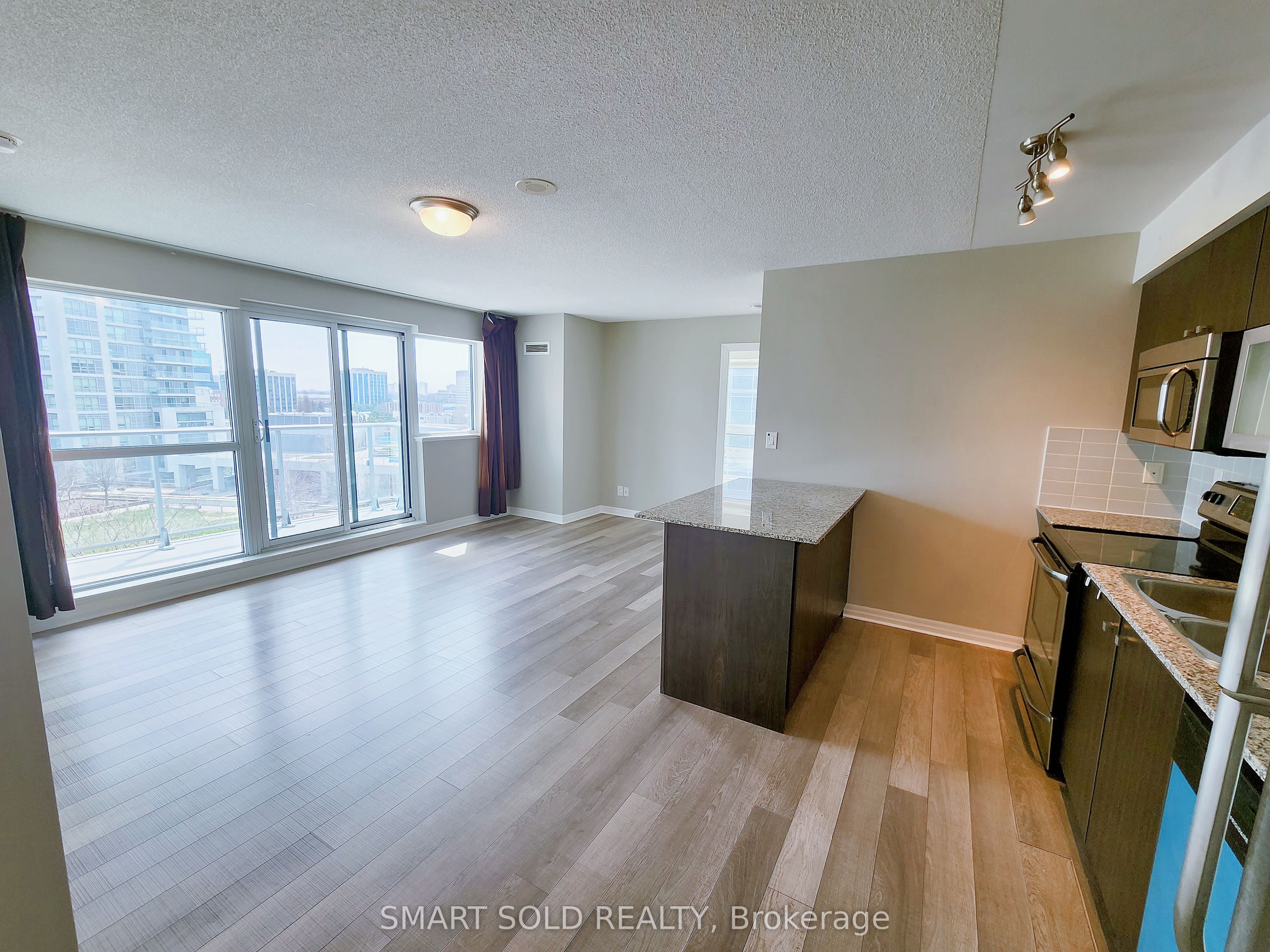 #510 - 2015 Sheppard Avenue Property Photo 5