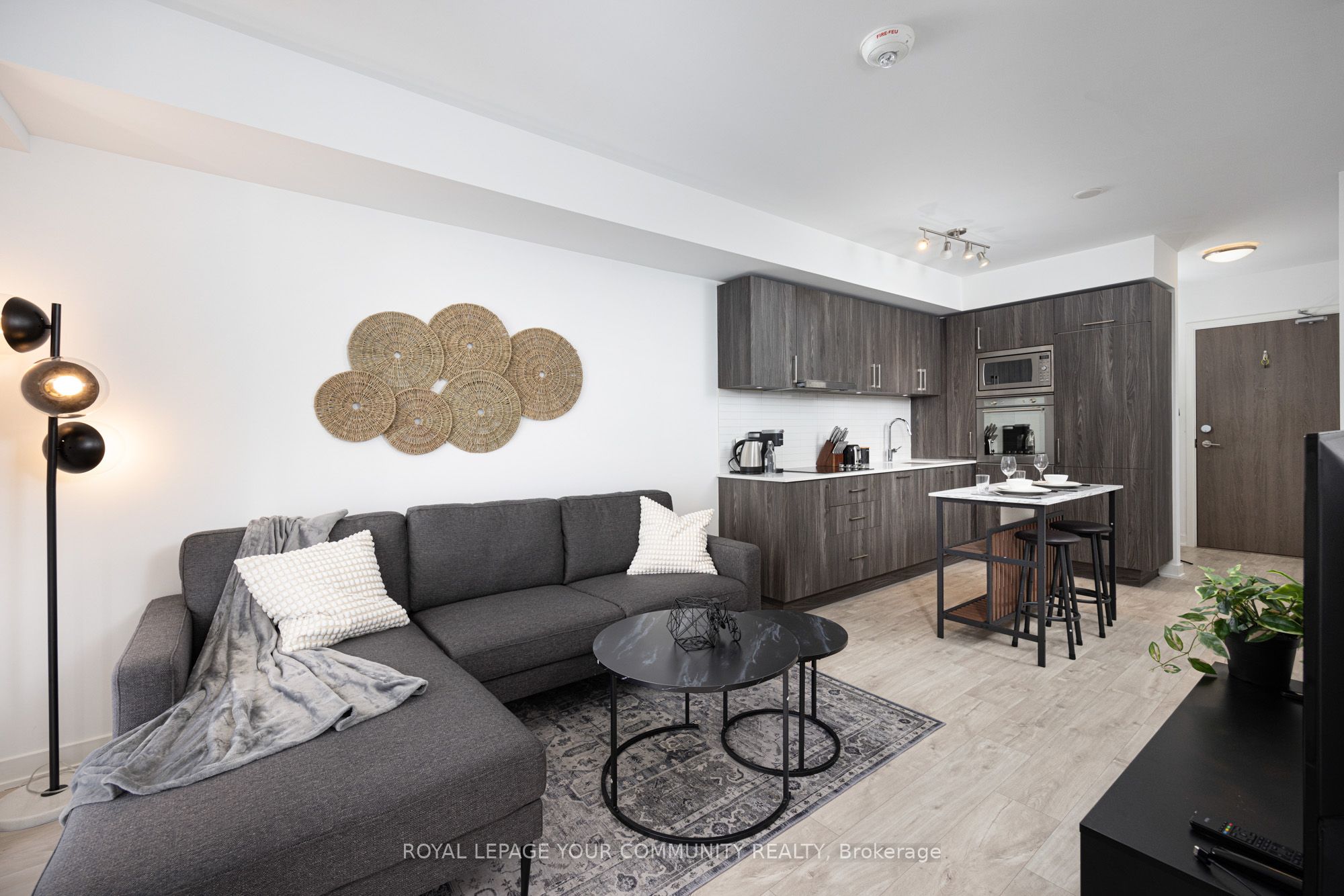 #517w - 27 Bathurst Street Property Photo 1