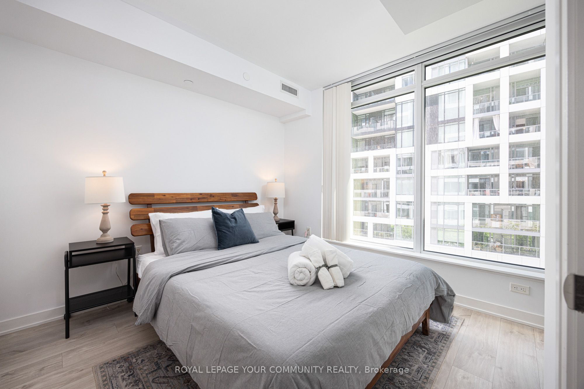 #517w - 27 Bathurst Street Property Photo 5