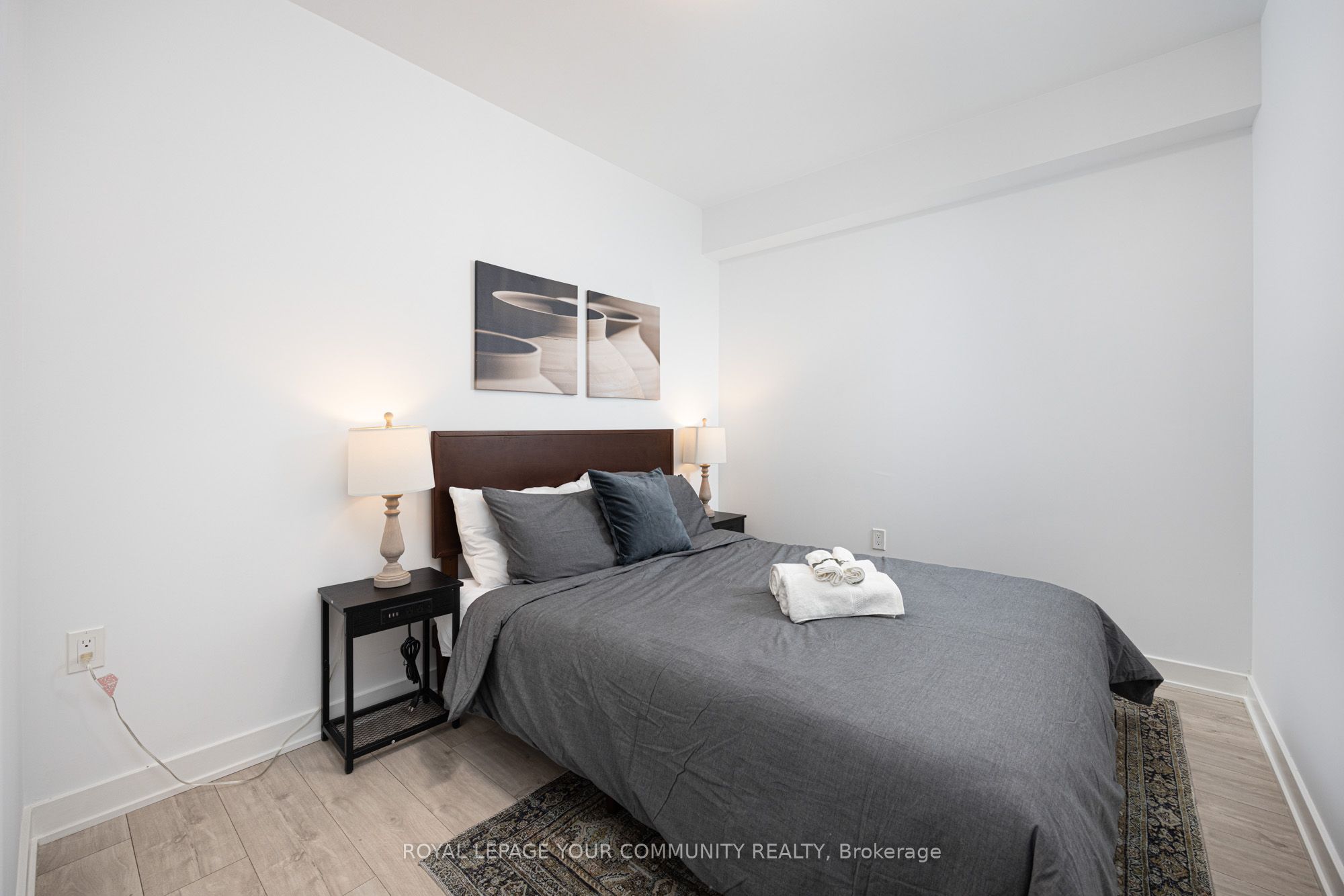 #517w - 27 Bathurst Street Property Photo 9