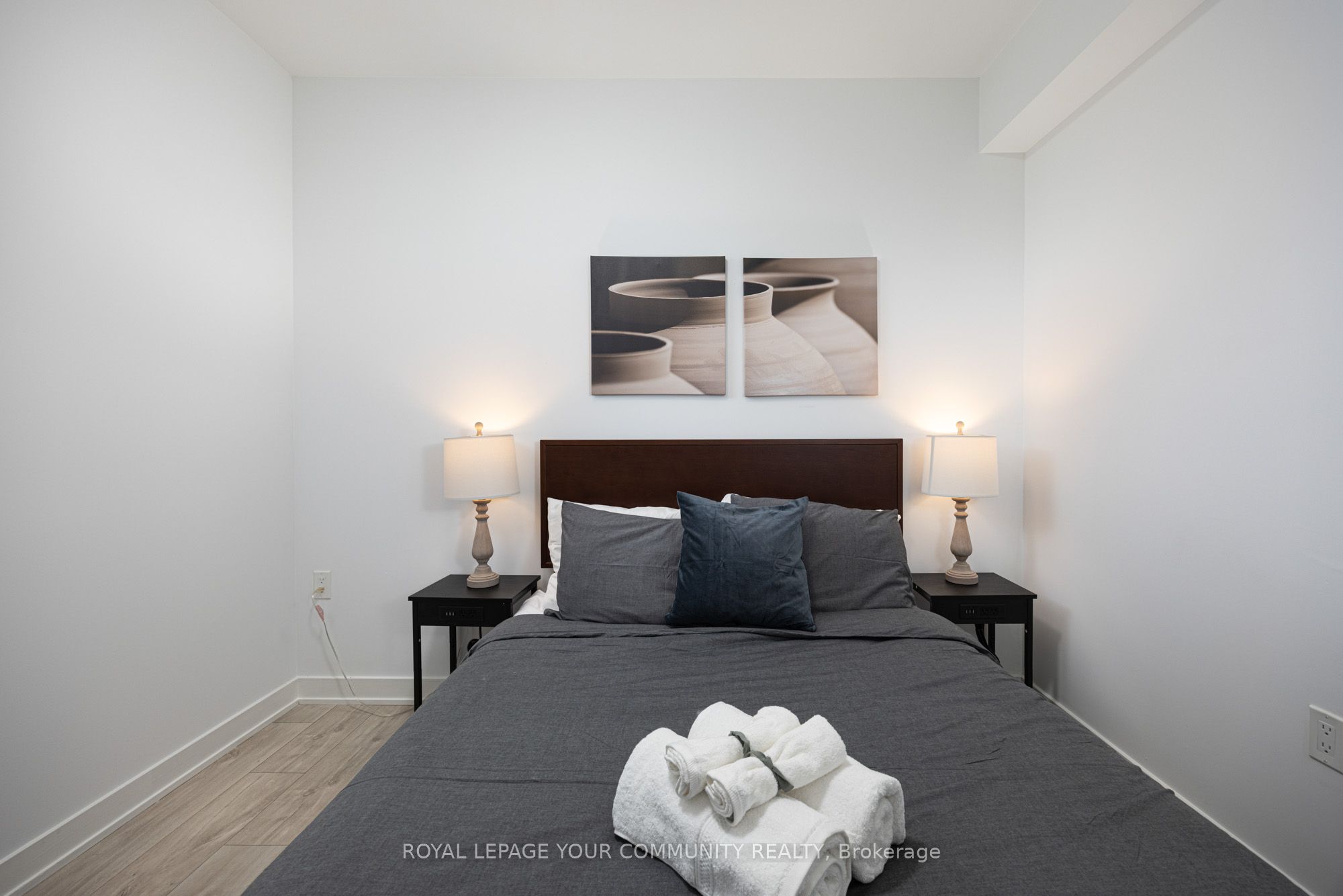 #517w - 27 Bathurst Street Property Photo 13