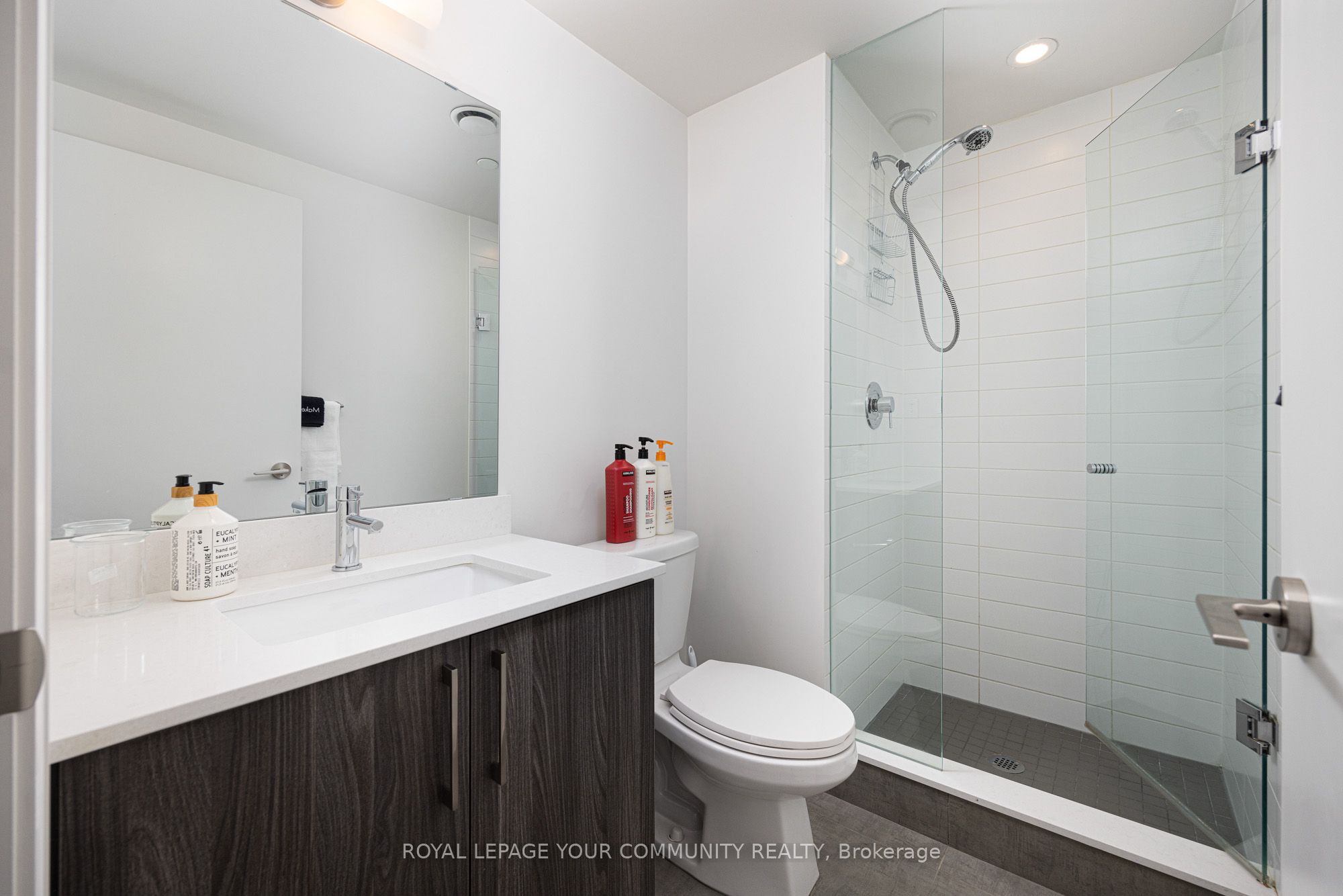 #517w - 27 Bathurst Street Property Photo 16