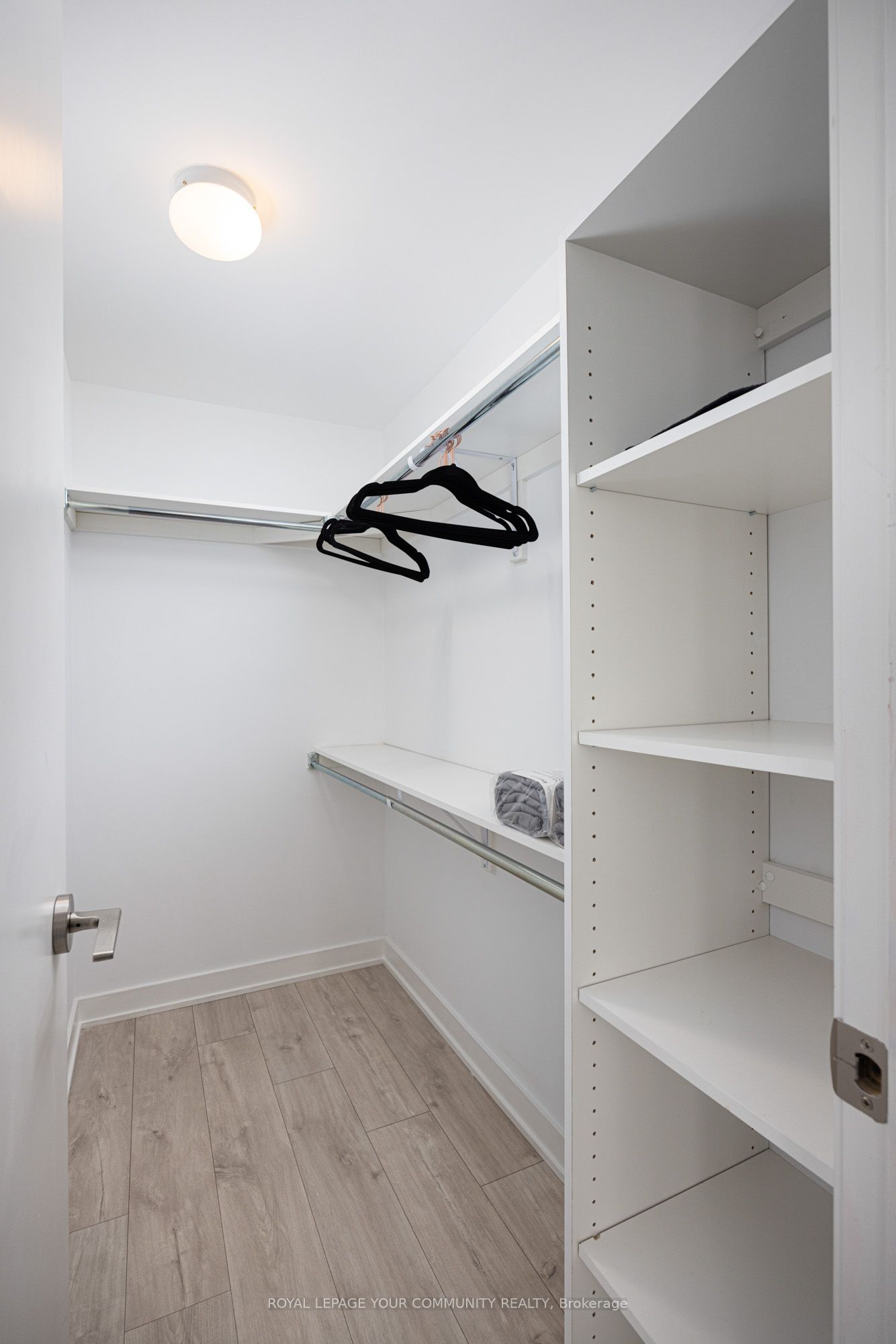 #517w - 27 Bathurst Street Property Photo 17