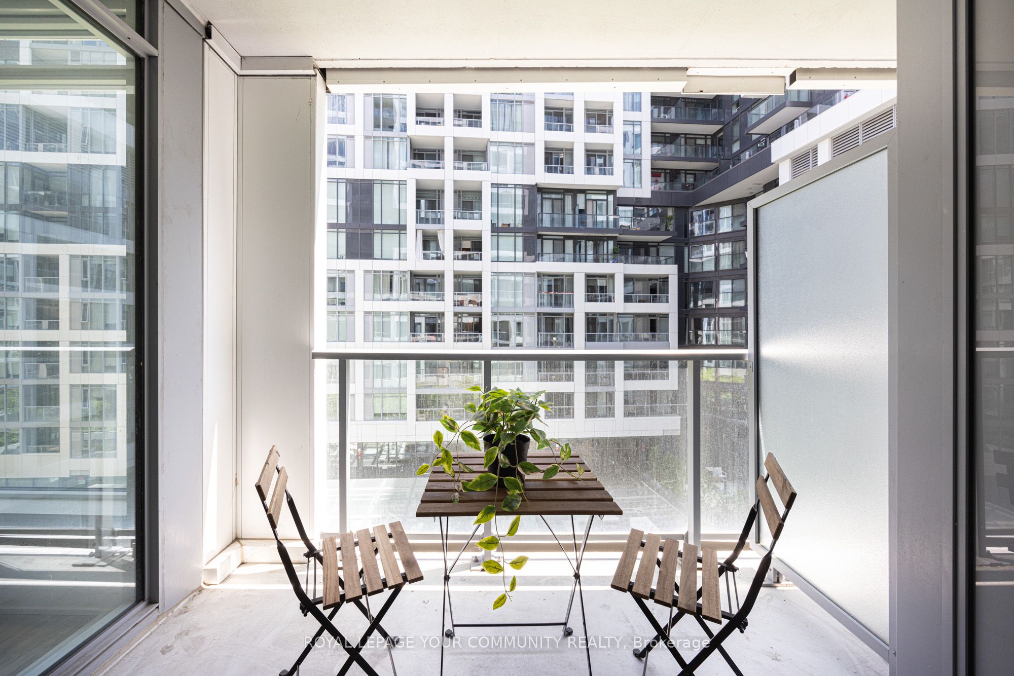 #517w - 27 Bathurst Street Property Photo 20