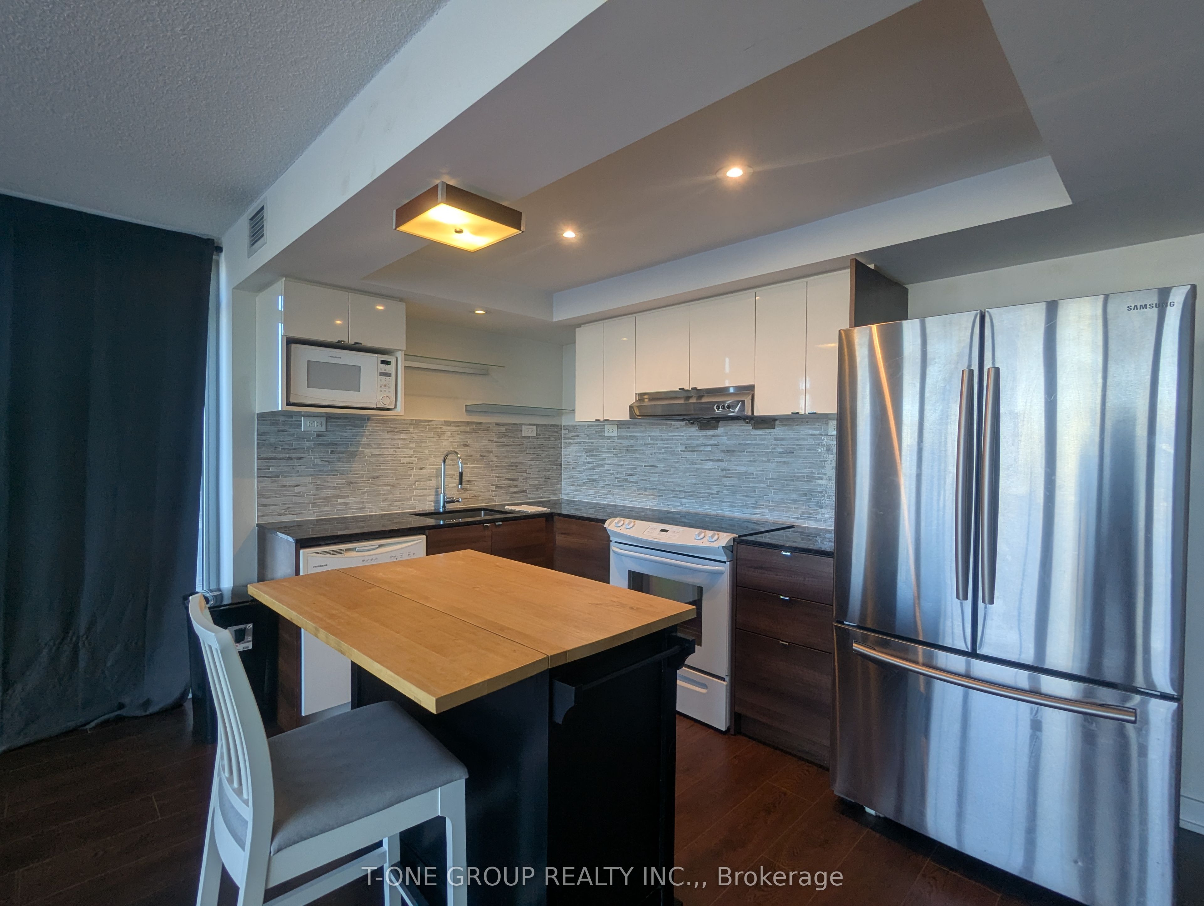 #908 - 121 Mcmahon Drive Property Photo 4