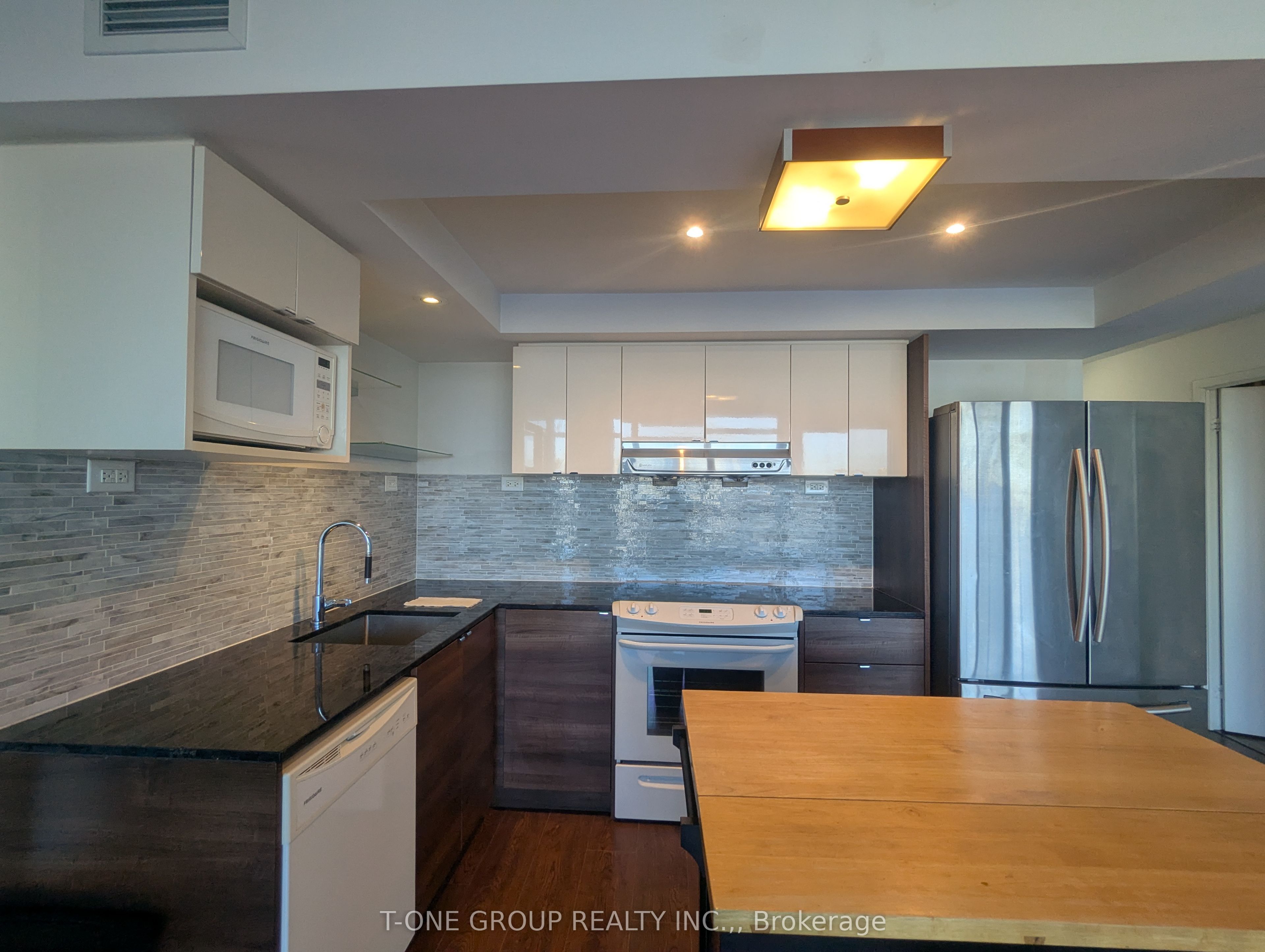 #908 - 121 Mcmahon Drive Property Photo 7