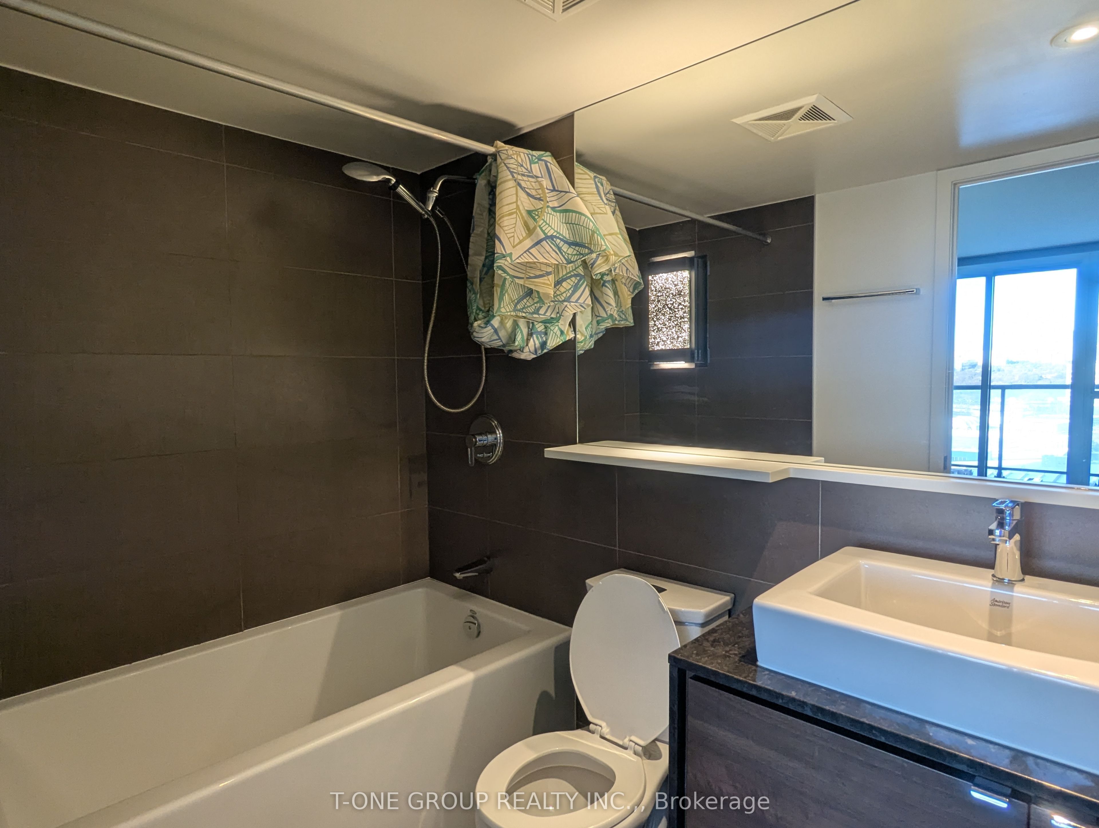 #908 - 121 Mcmahon Drive Property Photo 10