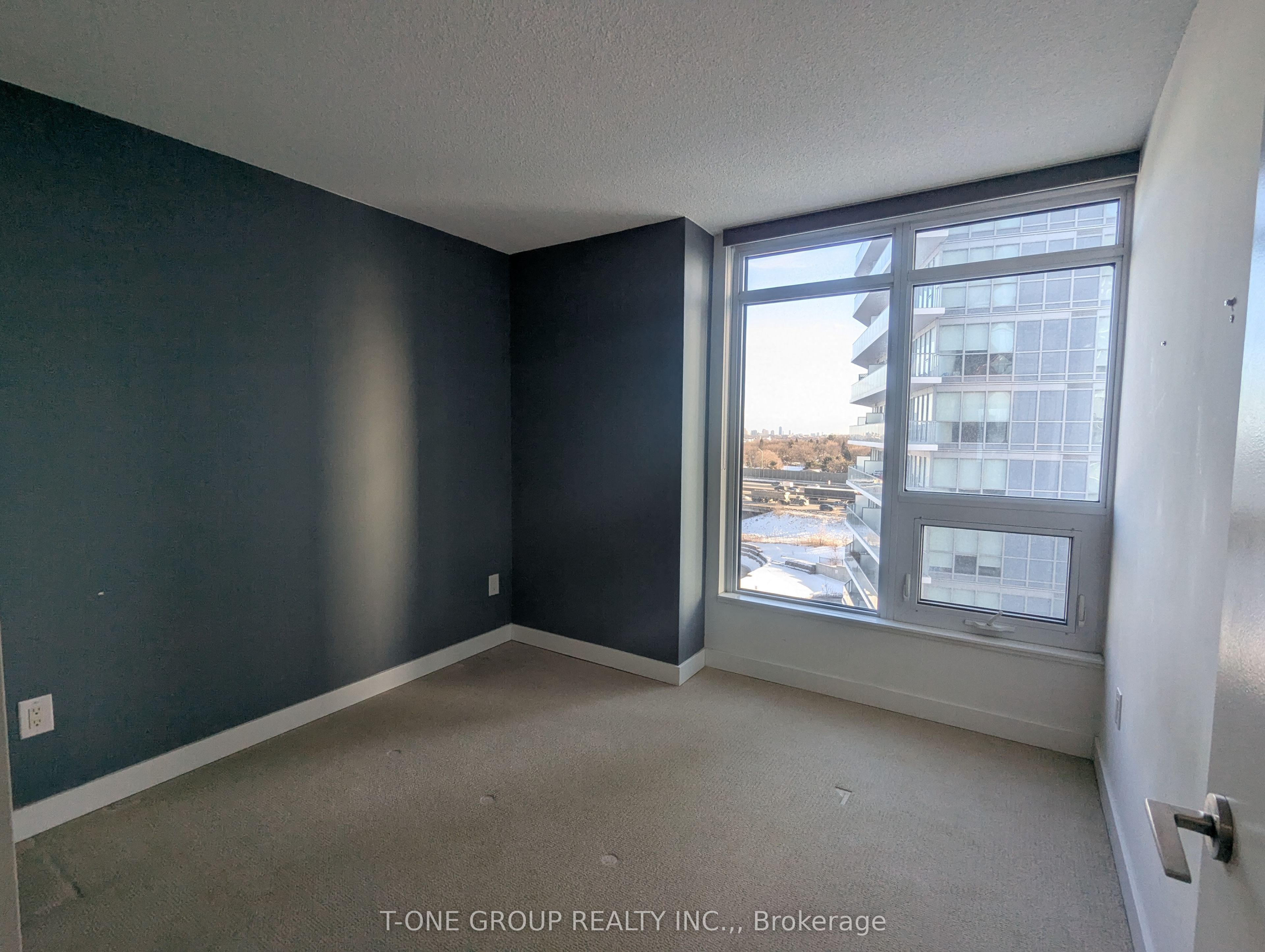 #908 - 121 Mcmahon Drive Property Photo 11
