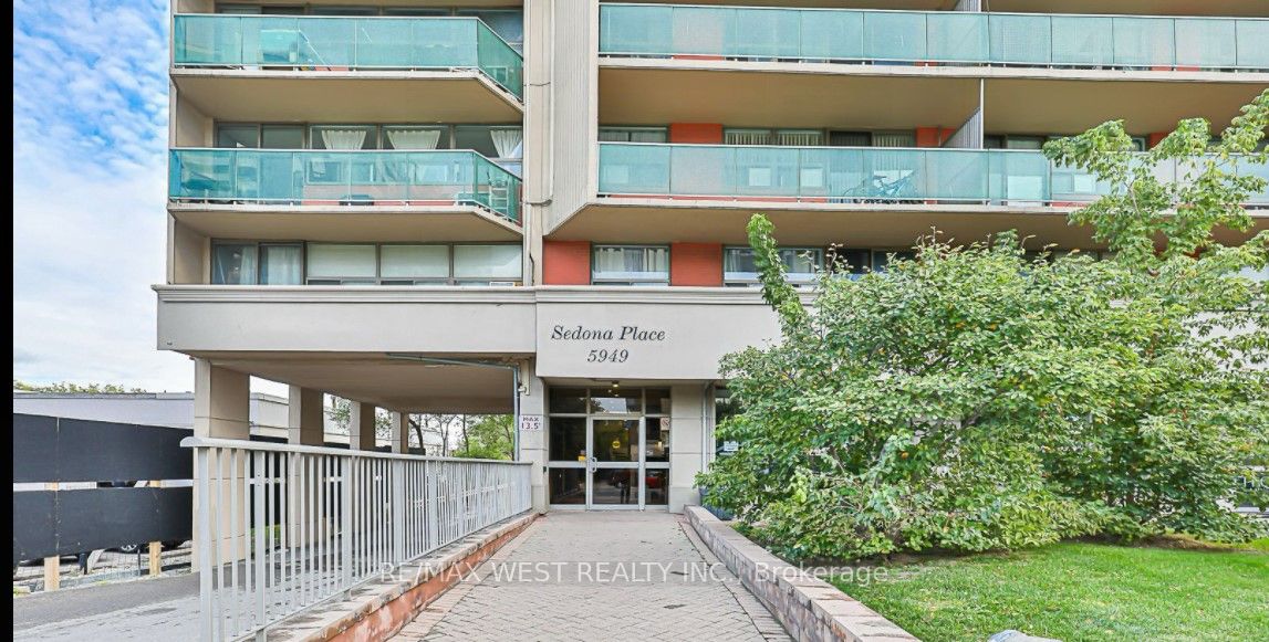 #902 - 5949 Yonge Street Property Photo 2