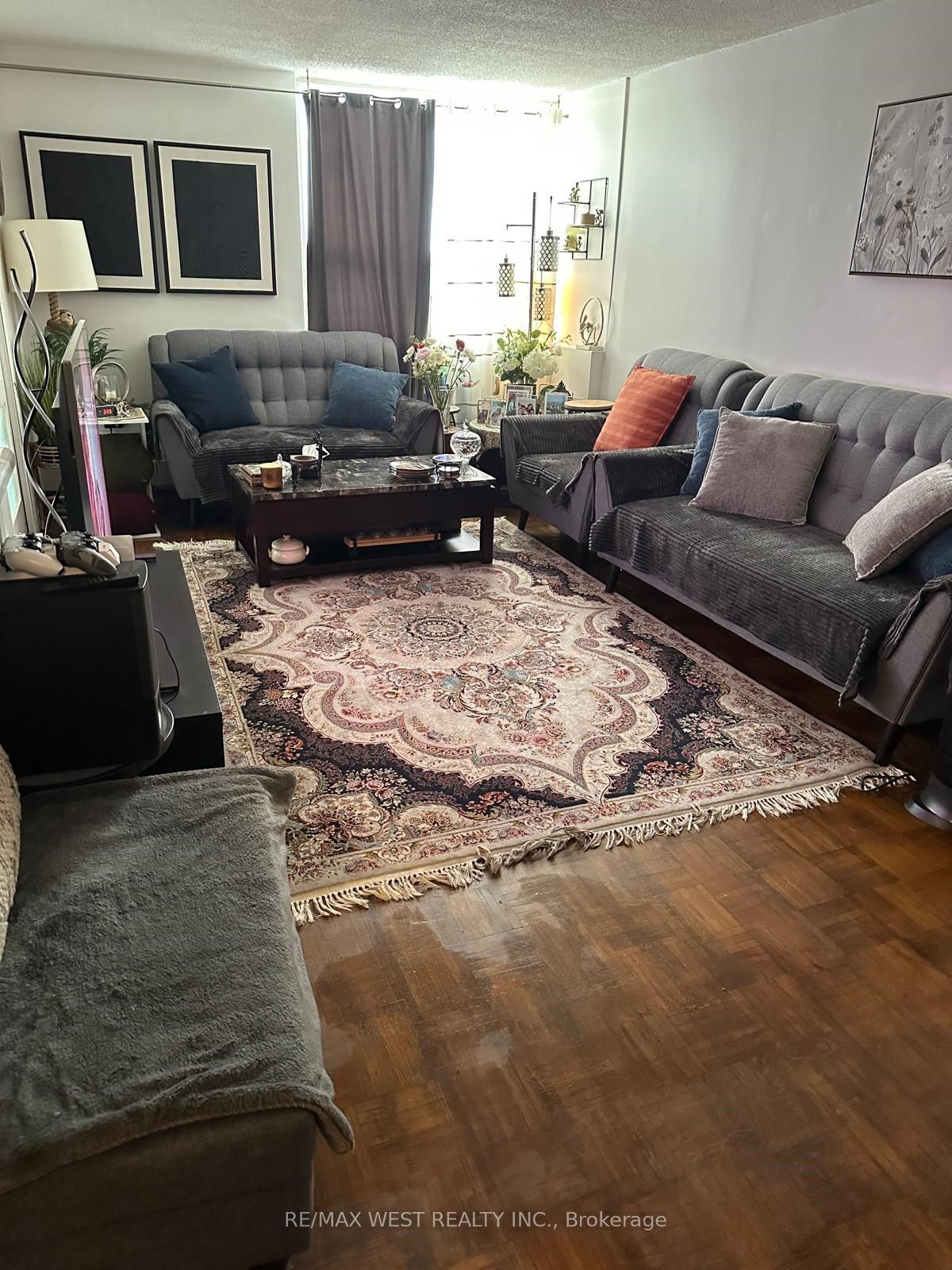 #902 - 5949 Yonge Street Property Photo 4