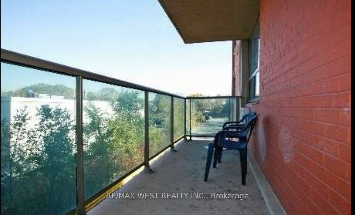 #902 - 5949 Yonge Street Property Photo 7