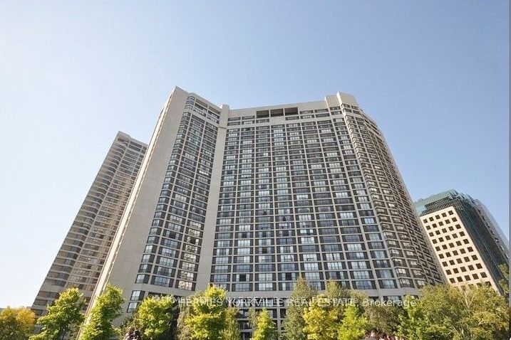 #823 - 33 Harbour Square Property Photo 1
