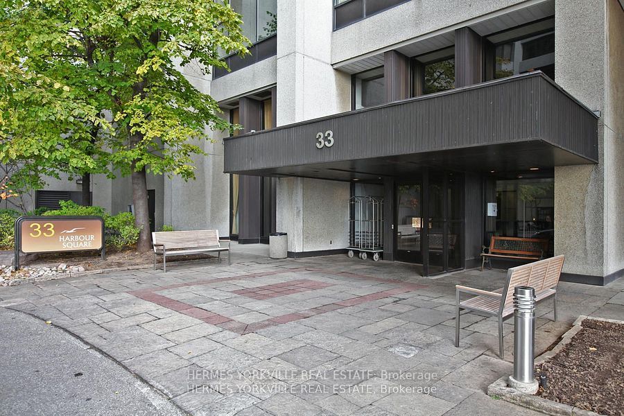 #823 - 33 Harbour Square Property Photo 2