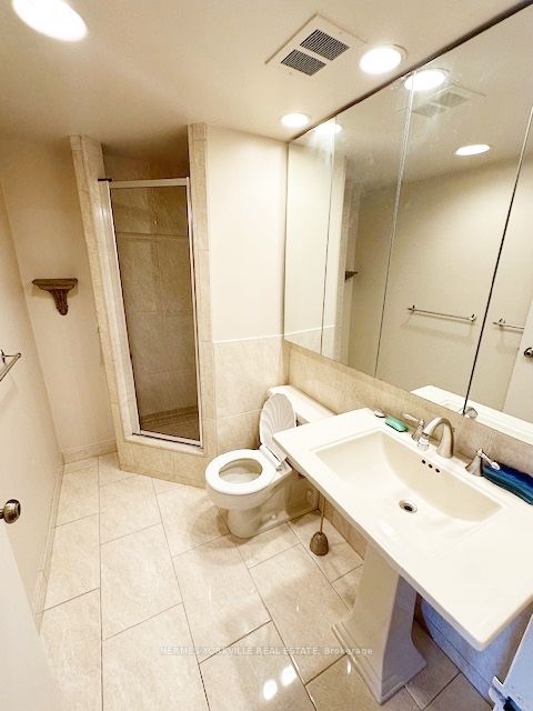 #823 - 33 Harbour Square Property Photo 9