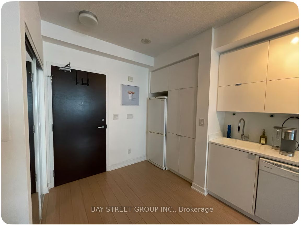 21 Iceboat Terrace 4303 Property Photo 4