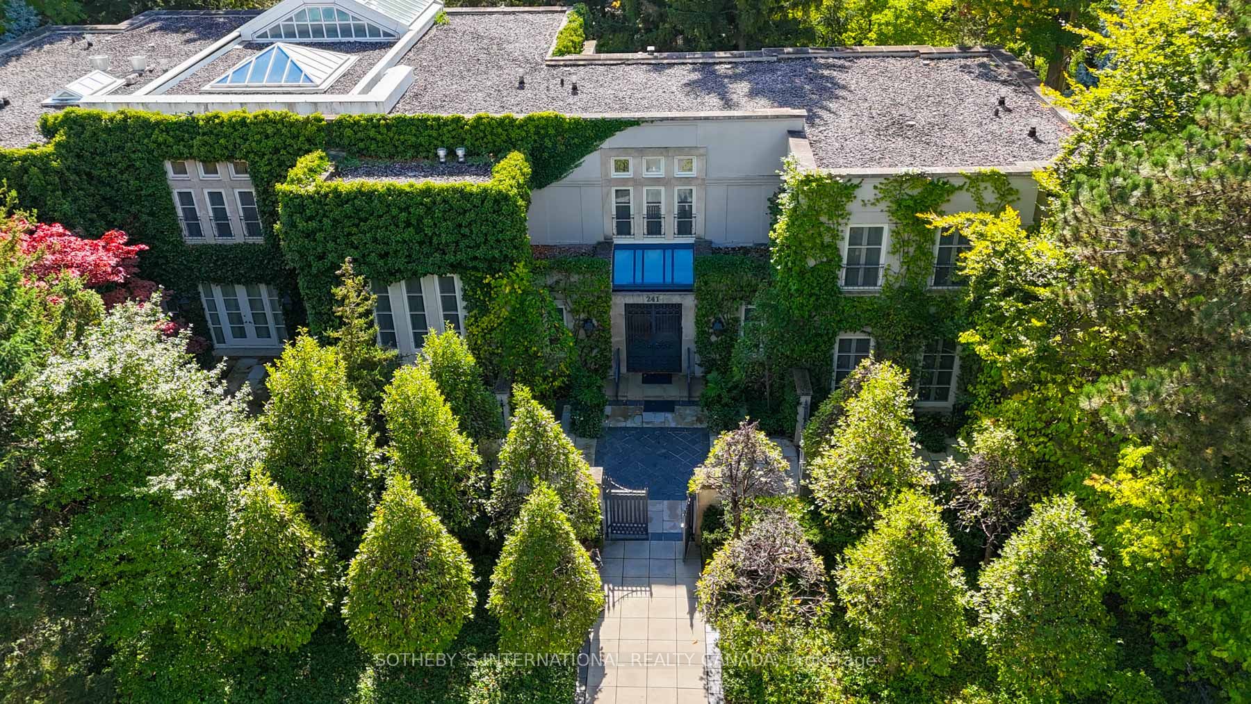 241 Strathallan Wood Property Photo 1