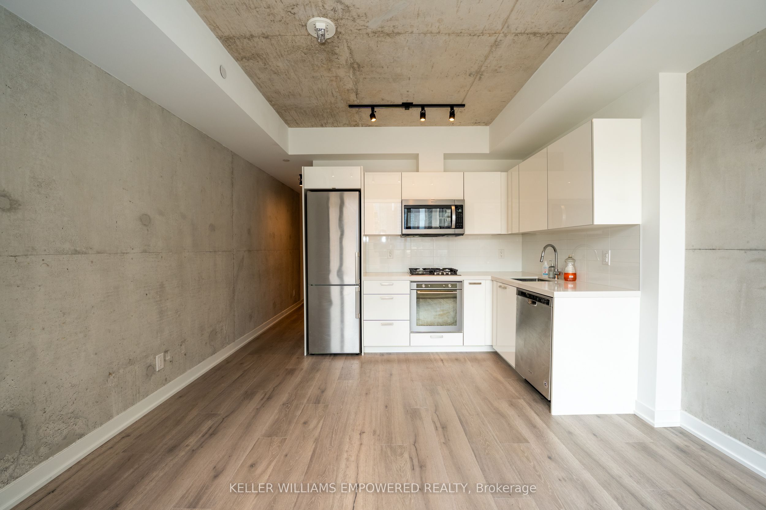 #713 - 55 Ontario Street Property Photo 5