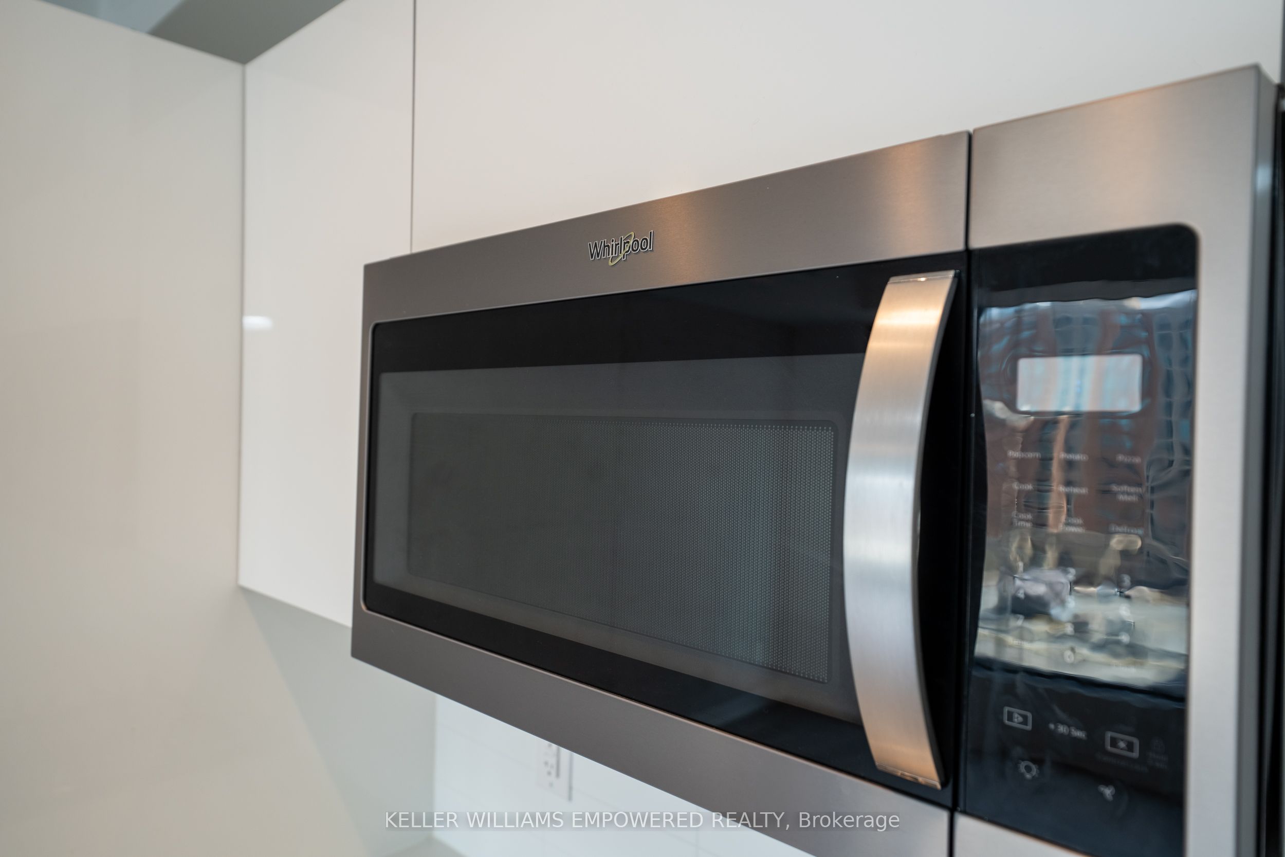 #713 - 55 Ontario Street Property Photo 8