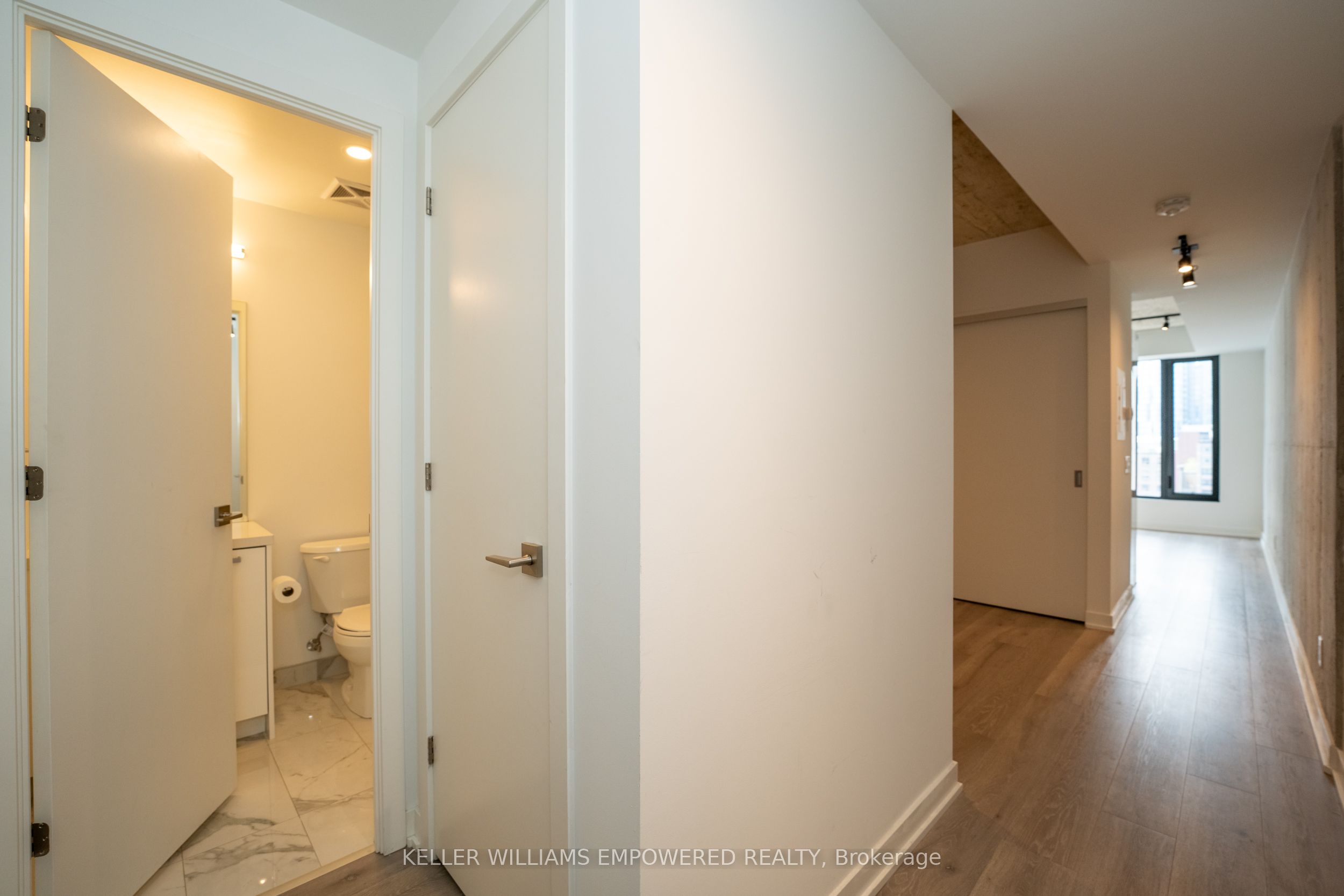 #713 - 55 Ontario Street Property Photo 11