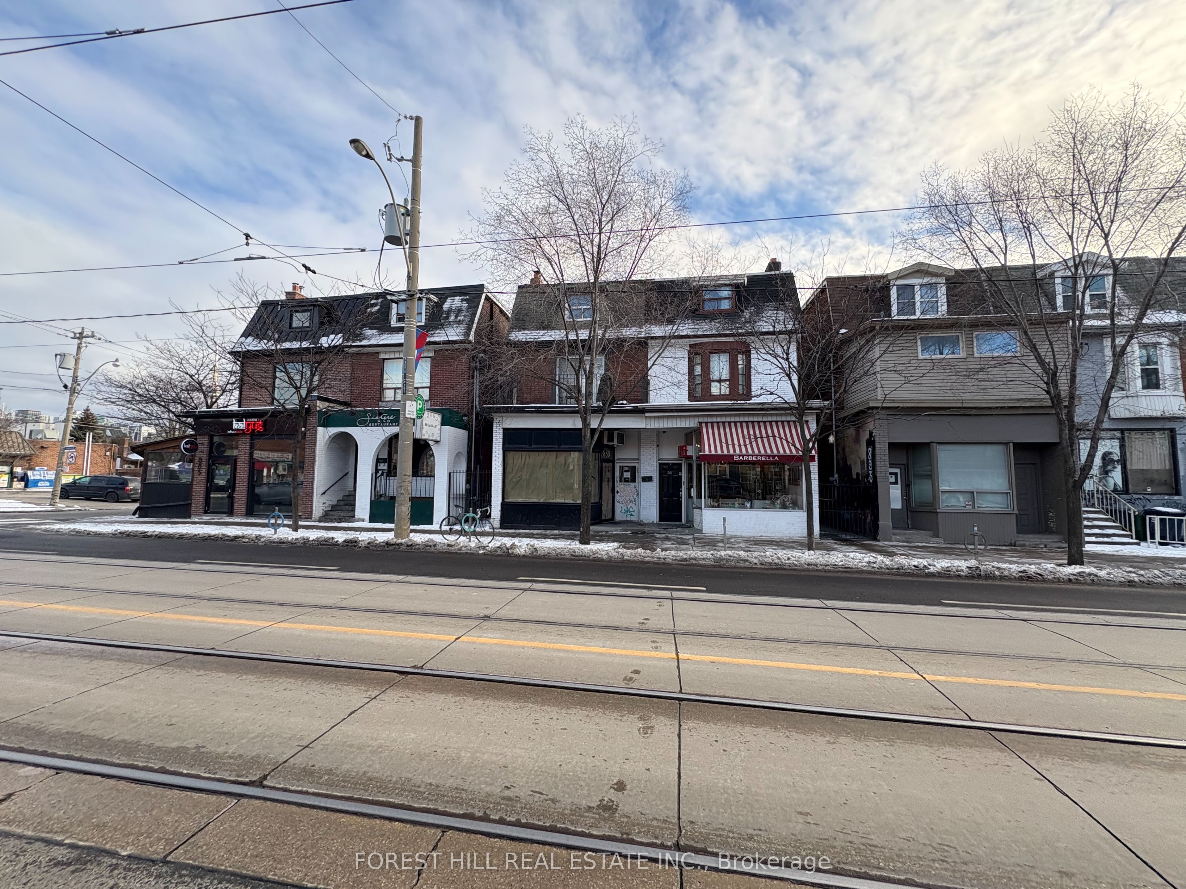 889 Dundas Street Property Photo 1