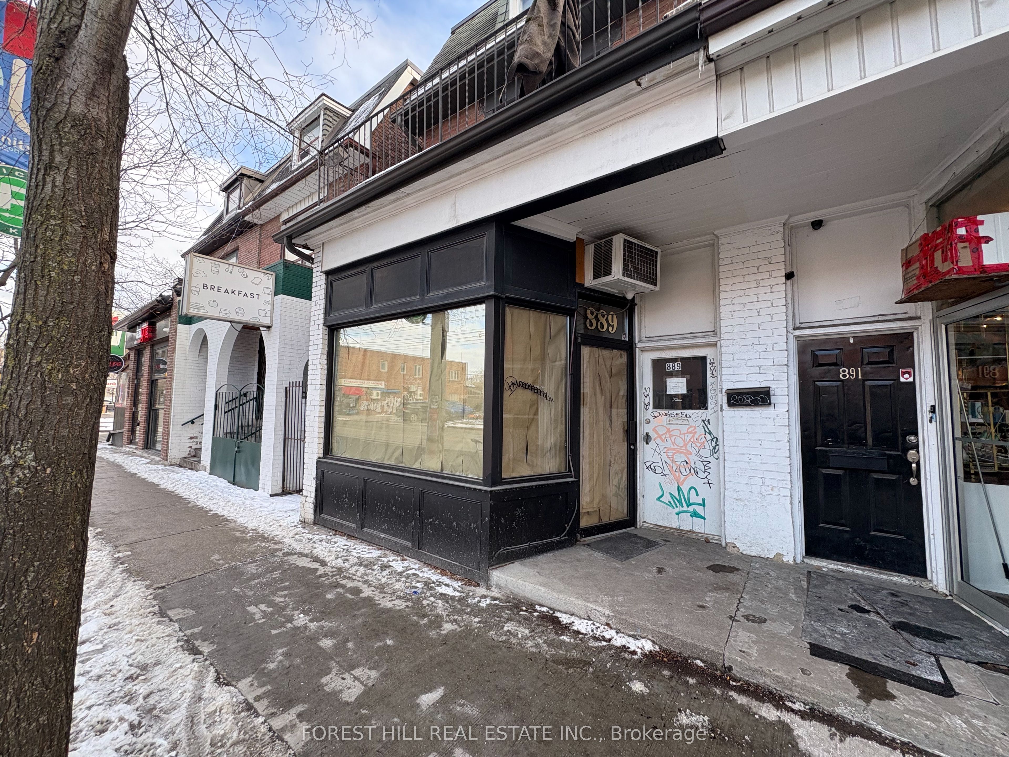 889 Dundas Street Property Photo 2