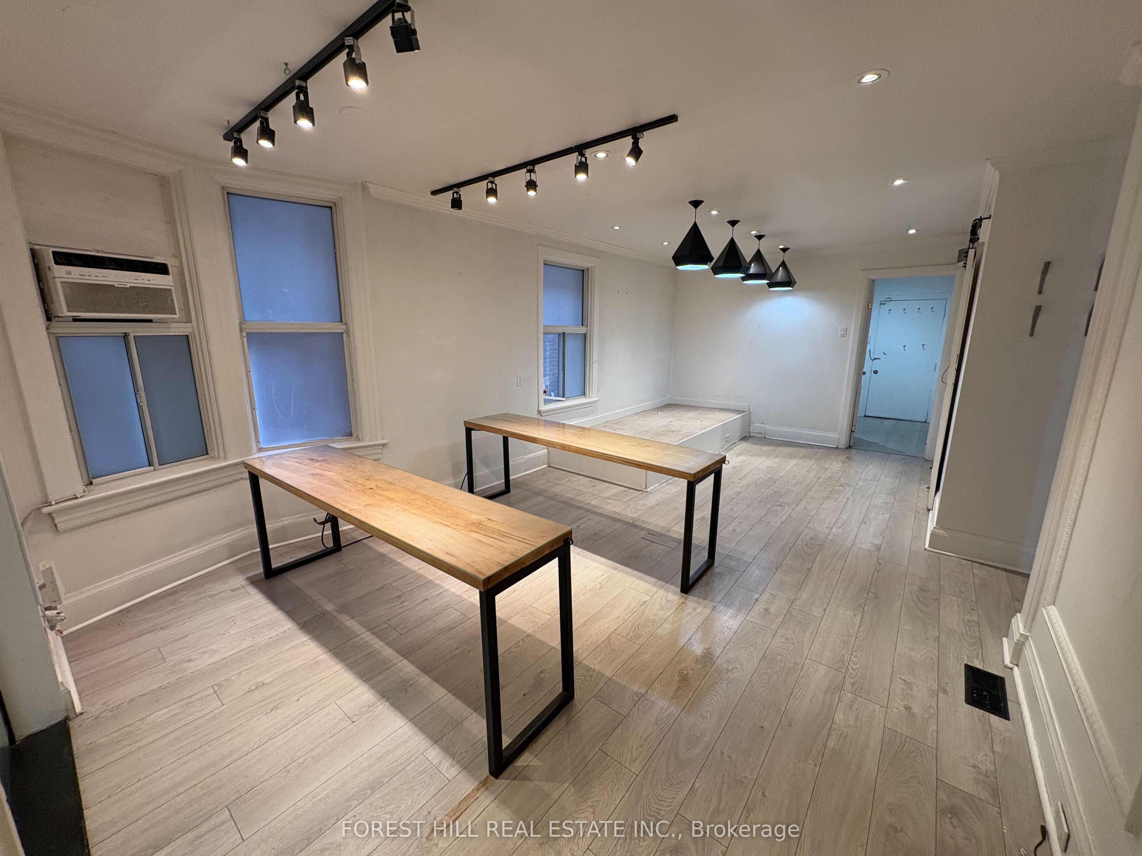 889 Dundas Street Property Photo 5