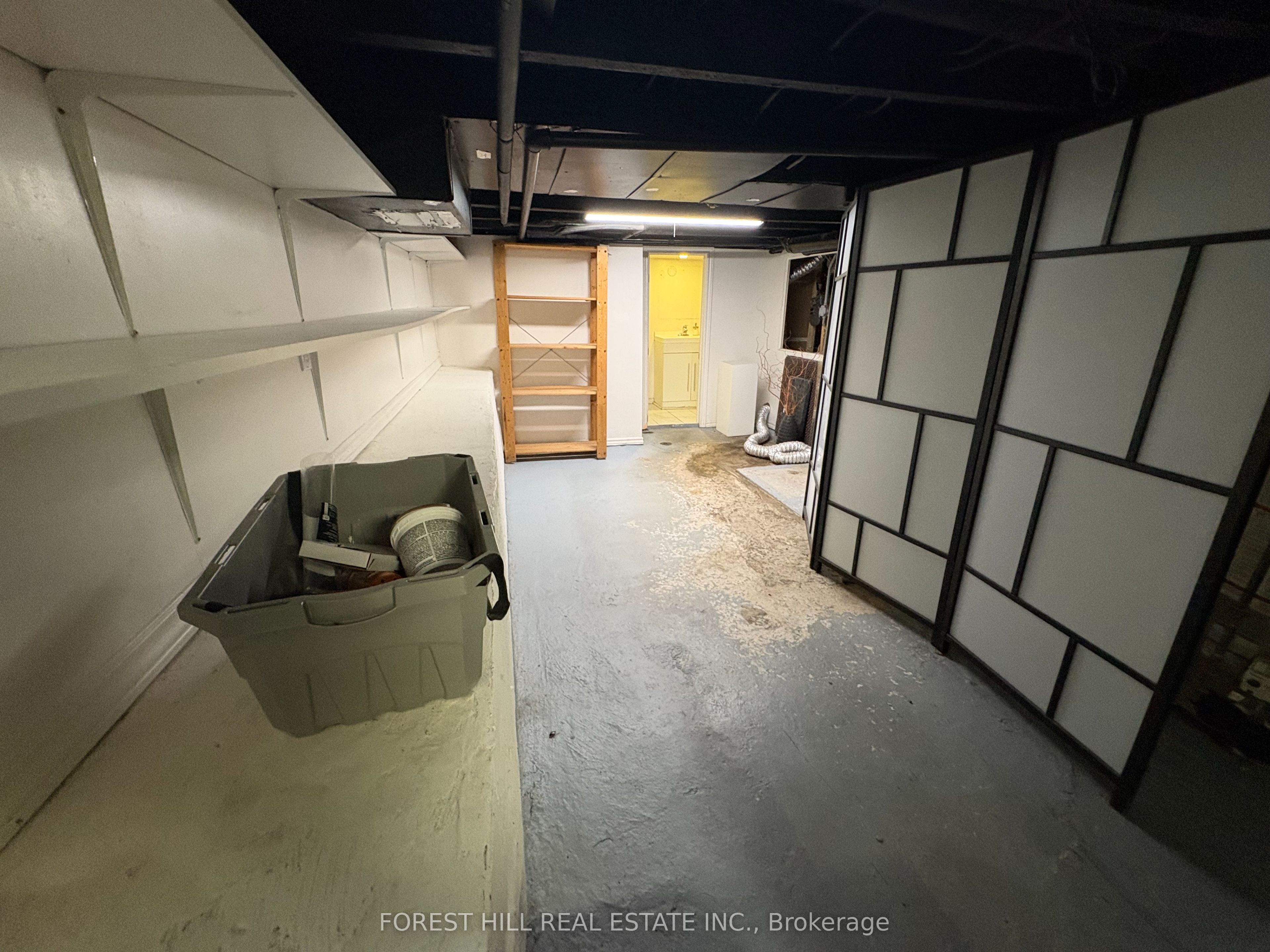 889 Dundas Street Property Photo 8