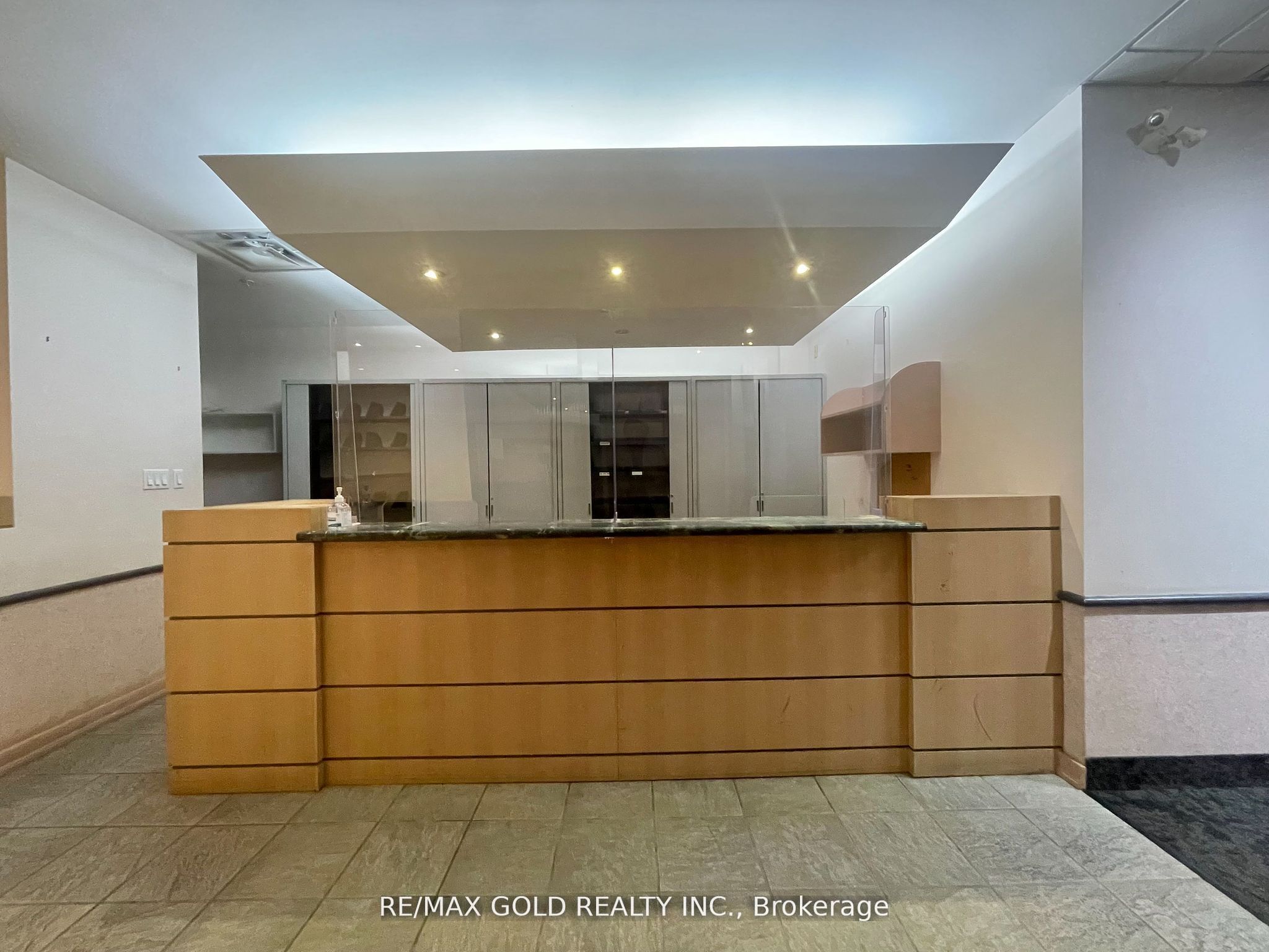 #201 & 301 - 50 St Clair Avenue Property Photo 2