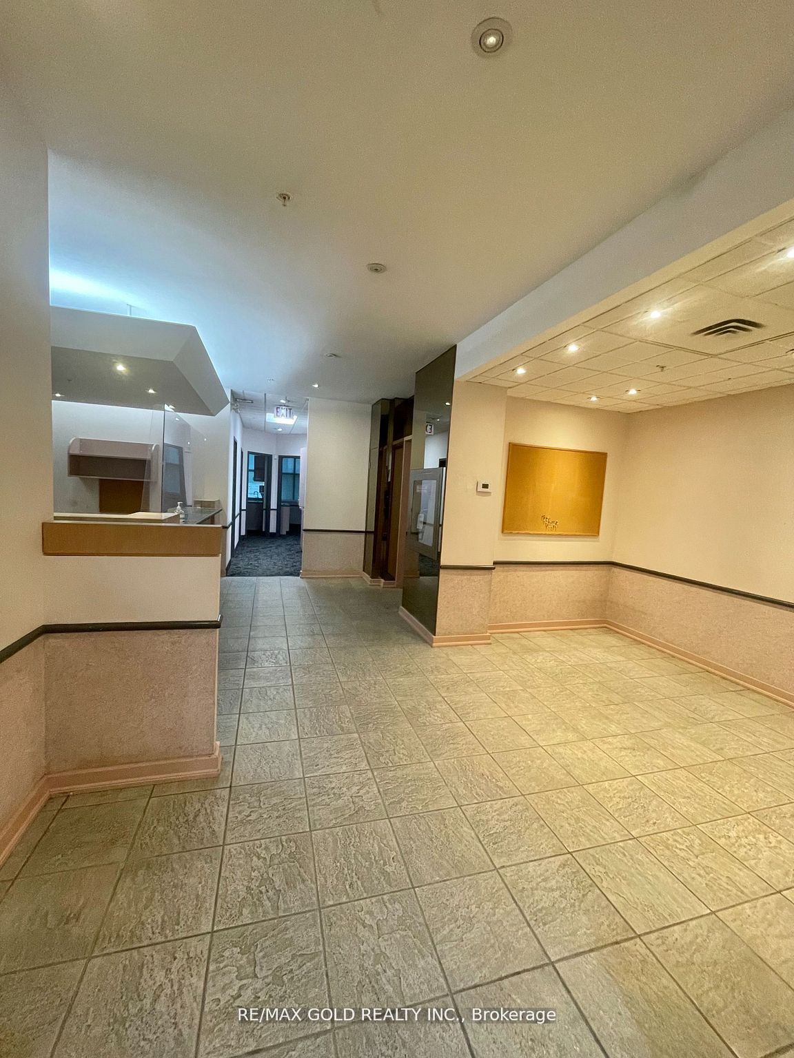 #201 & 301 - 50 St Clair Avenue Property Photo 6