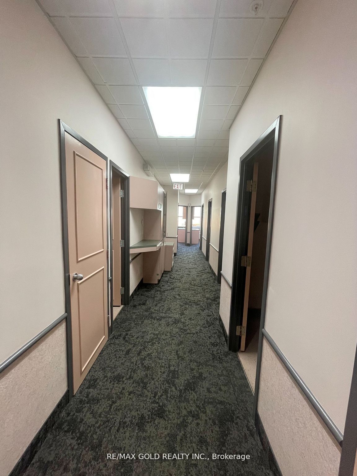 #201 & 301 - 50 St Clair Avenue Property Photo 7