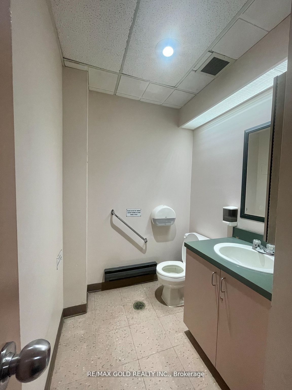 #201 & 301 - 50 St Clair Avenue Property Photo 8