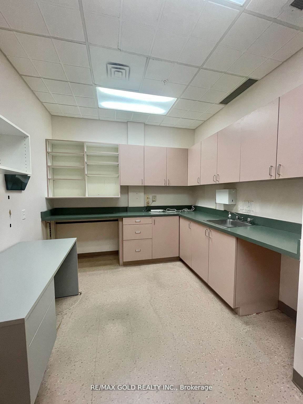 #201 & 301 - 50 St Clair Avenue Property Photo 9