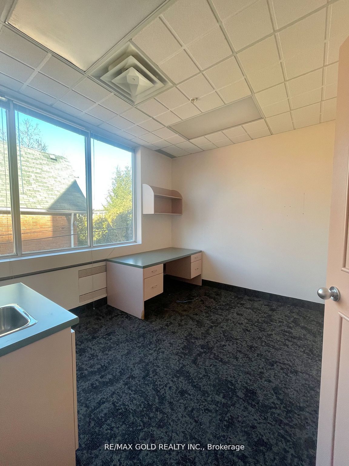 #201 & 301 - 50 St Clair Avenue Property Photo 10