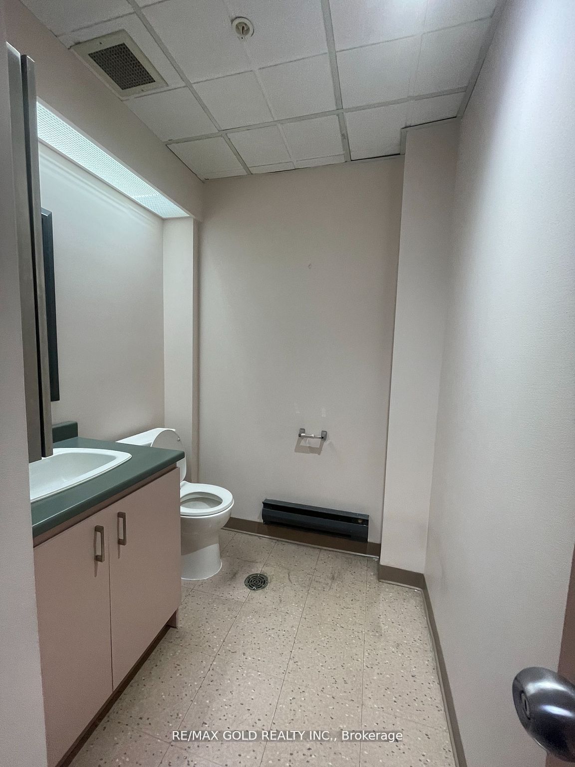 #201 & 301 - 50 St Clair Avenue Property Photo 14