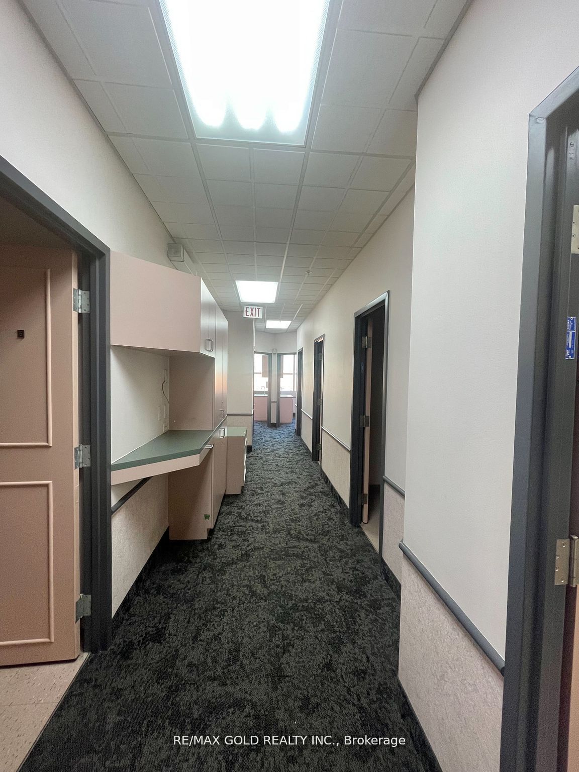 #201 & 301 - 50 St Clair Avenue Property Photo 15