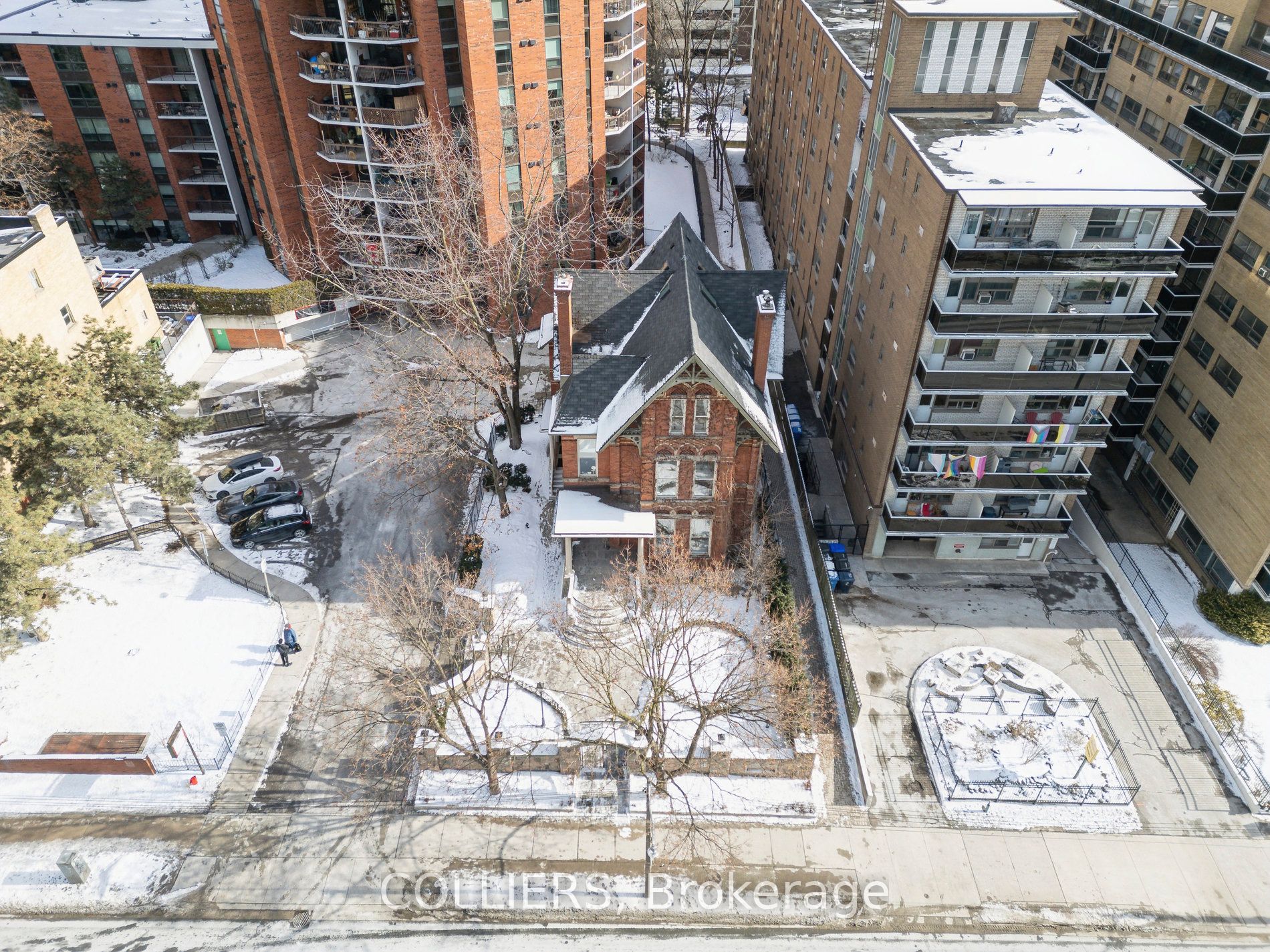 441 Jarvis Street Property Photo 4
