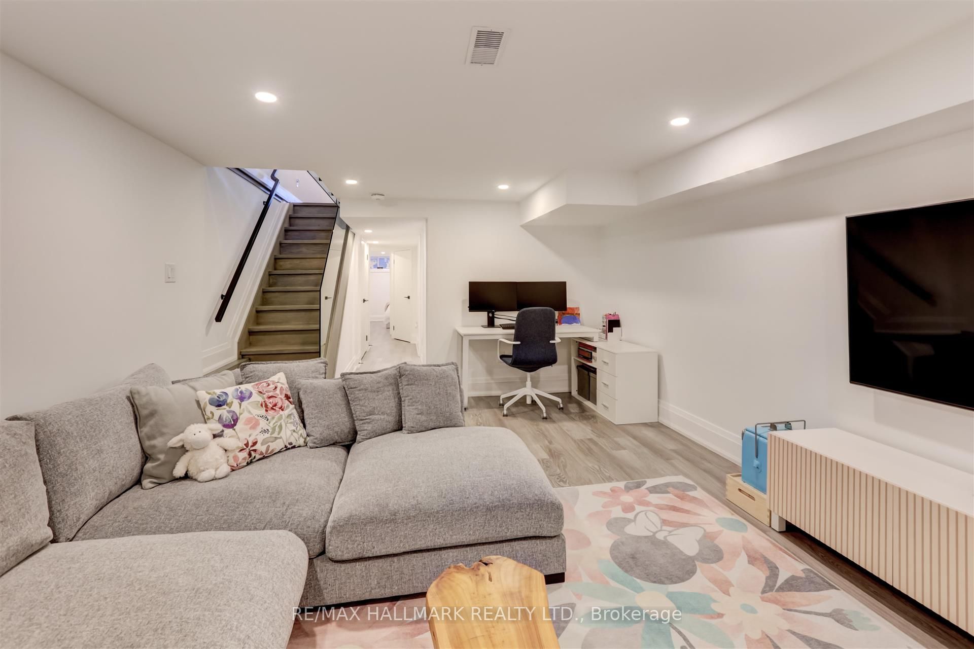 46 Borden Street Property Photo 35