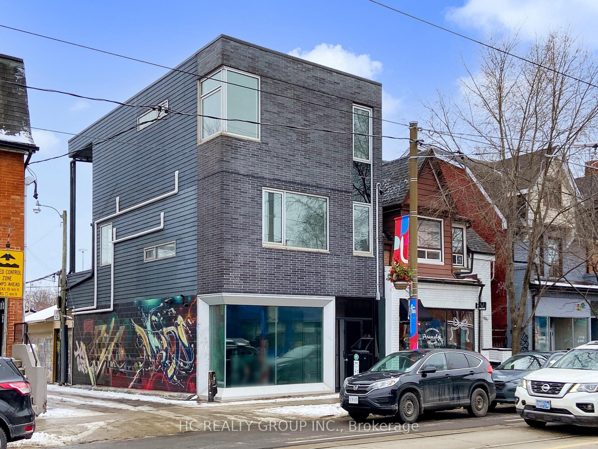 899 Dundas Street Property Photo 1