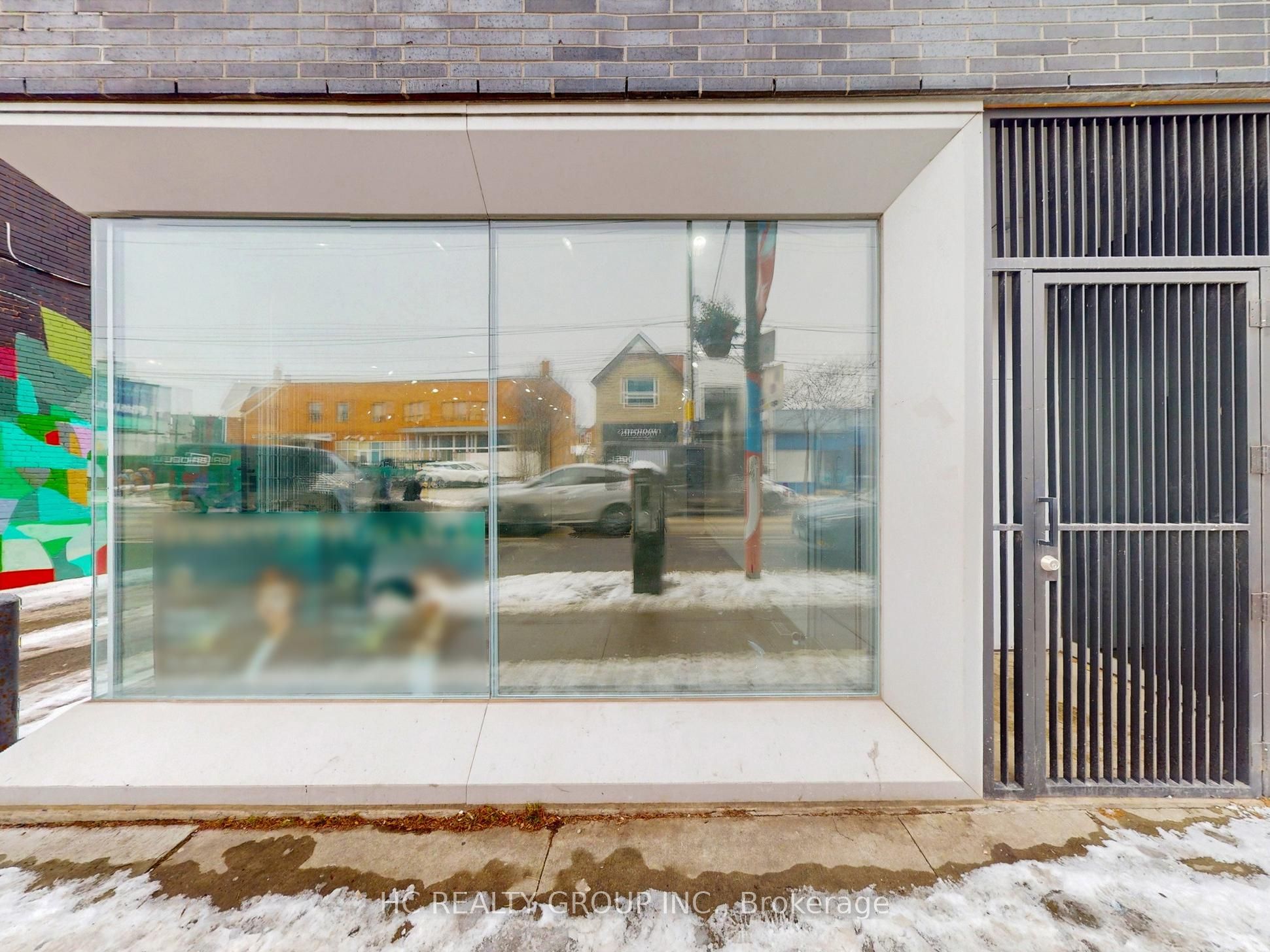 899 Dundas Street Property Photo 2