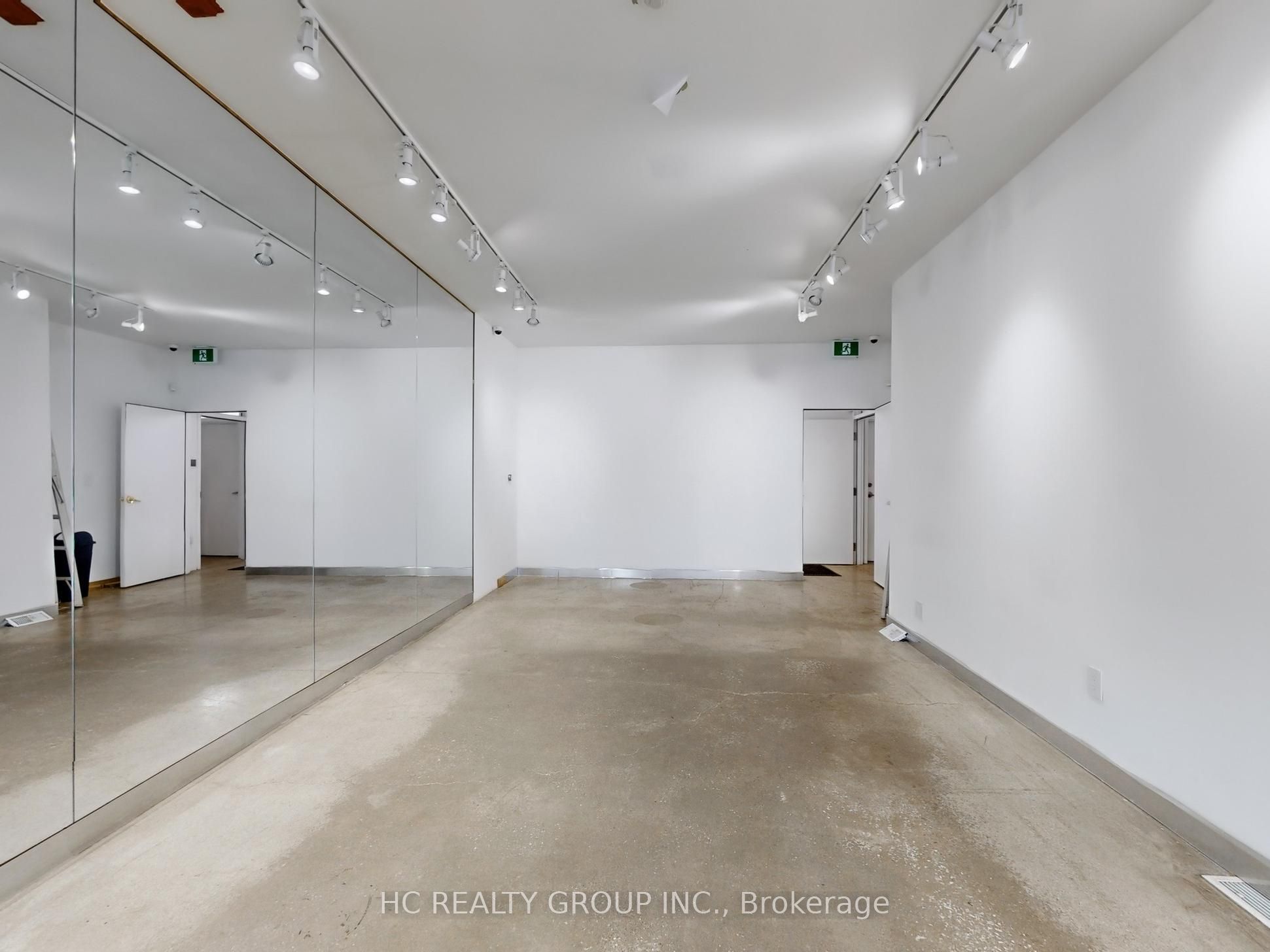 899 Dundas Street Property Photo 3