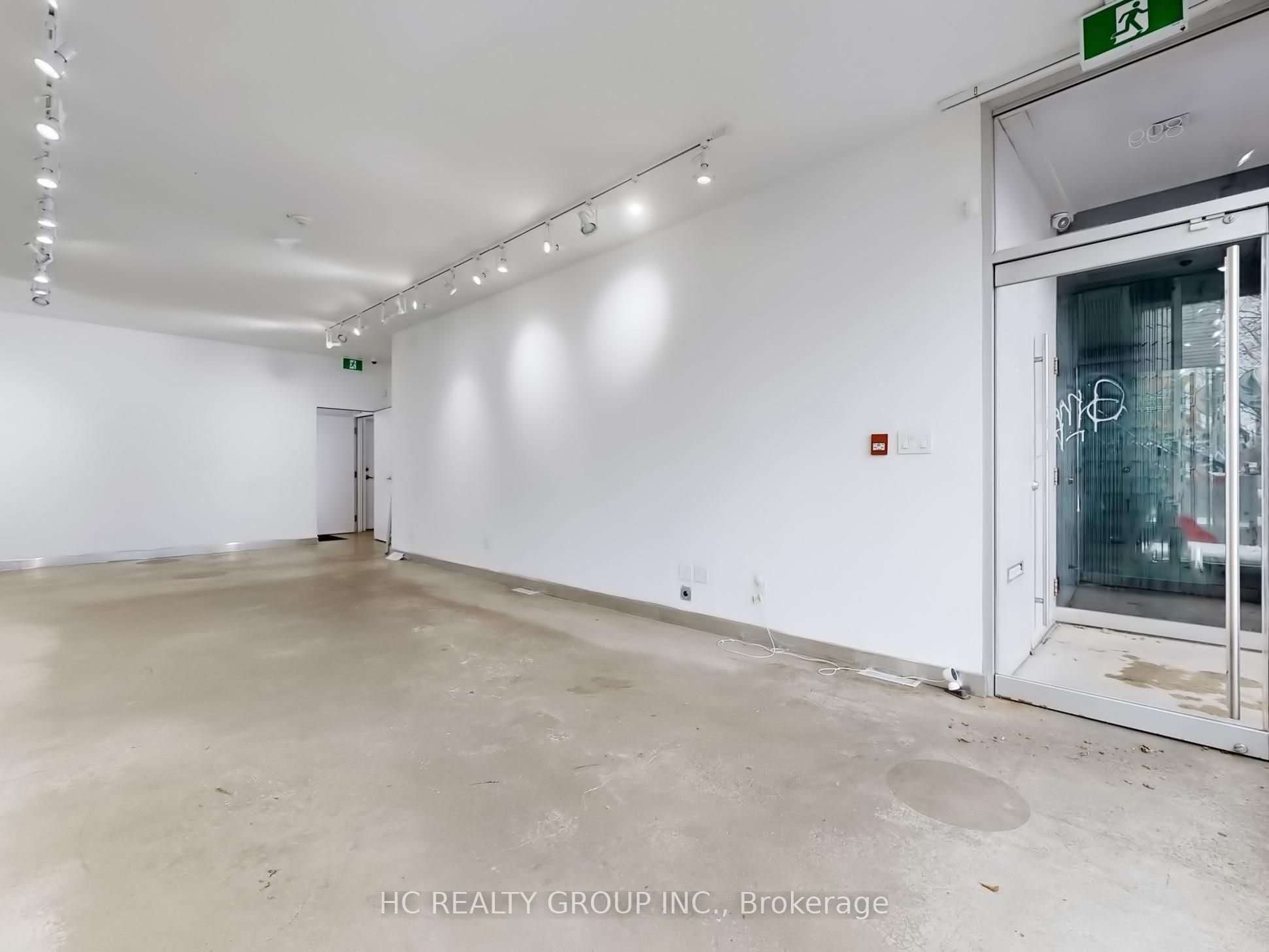 899 Dundas Street Property Photo 5