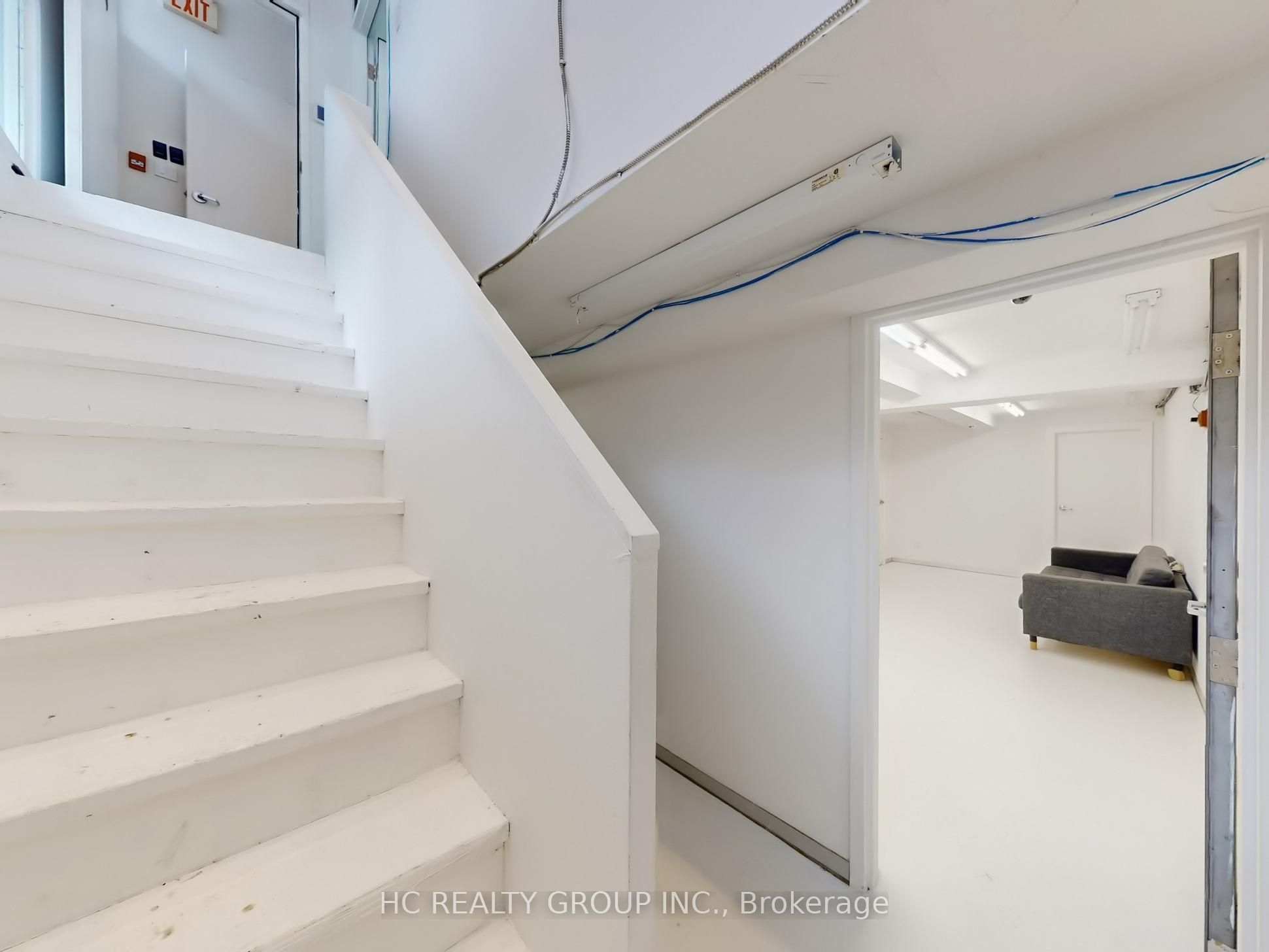 899 Dundas Street Property Photo 7