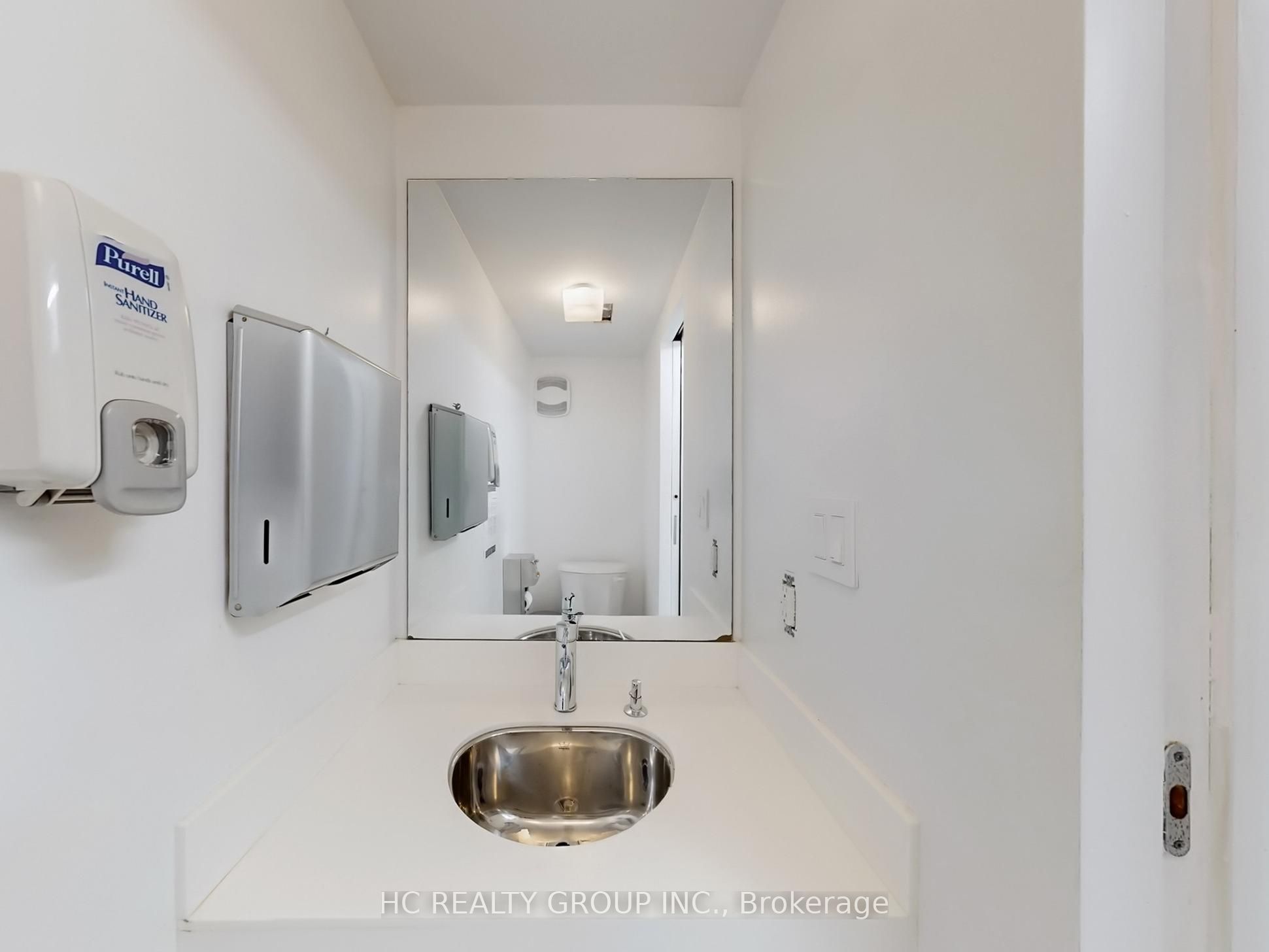 899 Dundas Street Property Photo 8