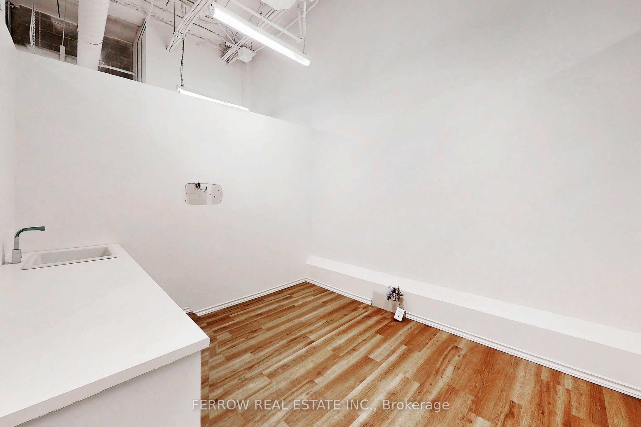 #102 - 336 Queen Street Property Photo 8