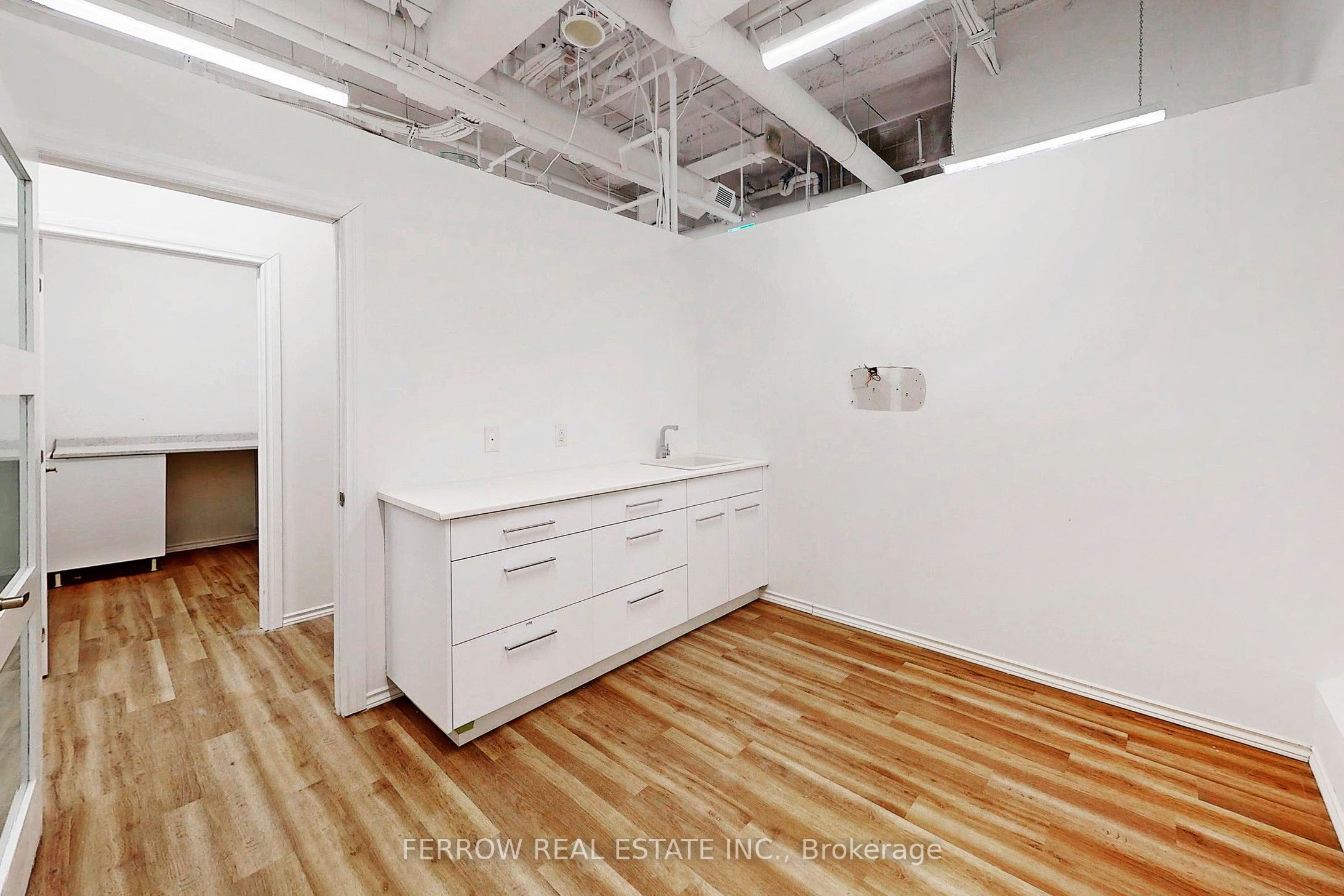 #102 - 336 Queen Street Property Photo 9