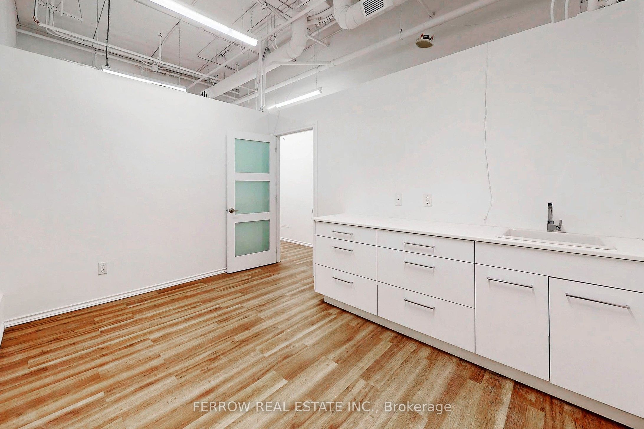 #102 - 336 Queen Street Property Photo 16