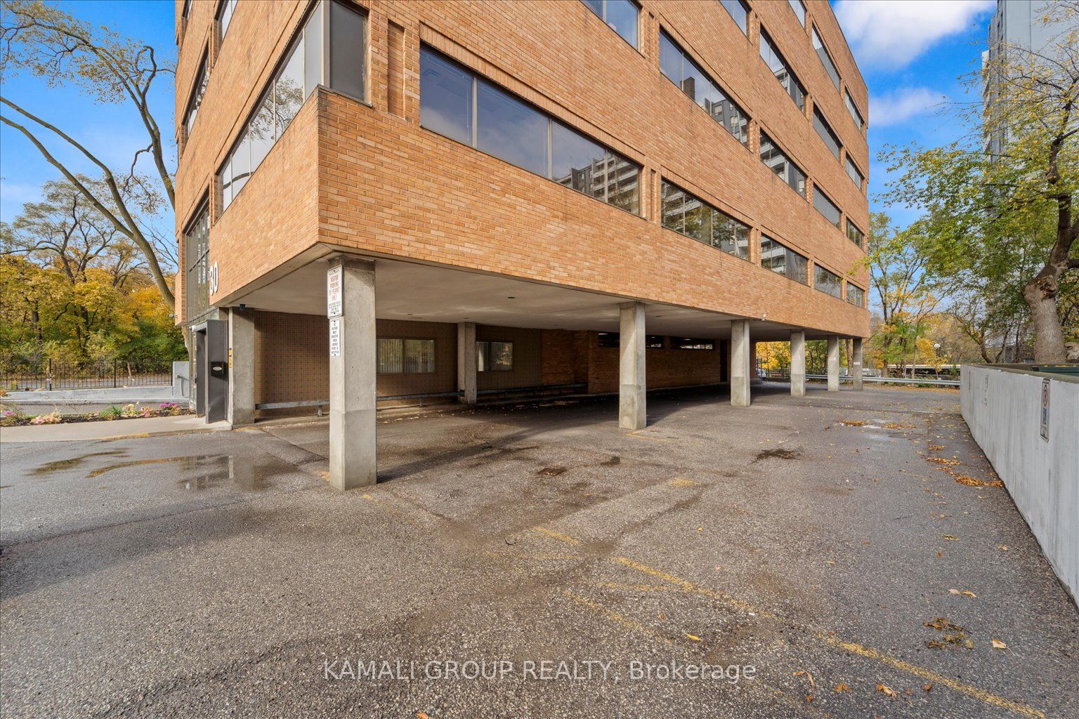#203 - 30 Drewry Avenue Property Photo 6