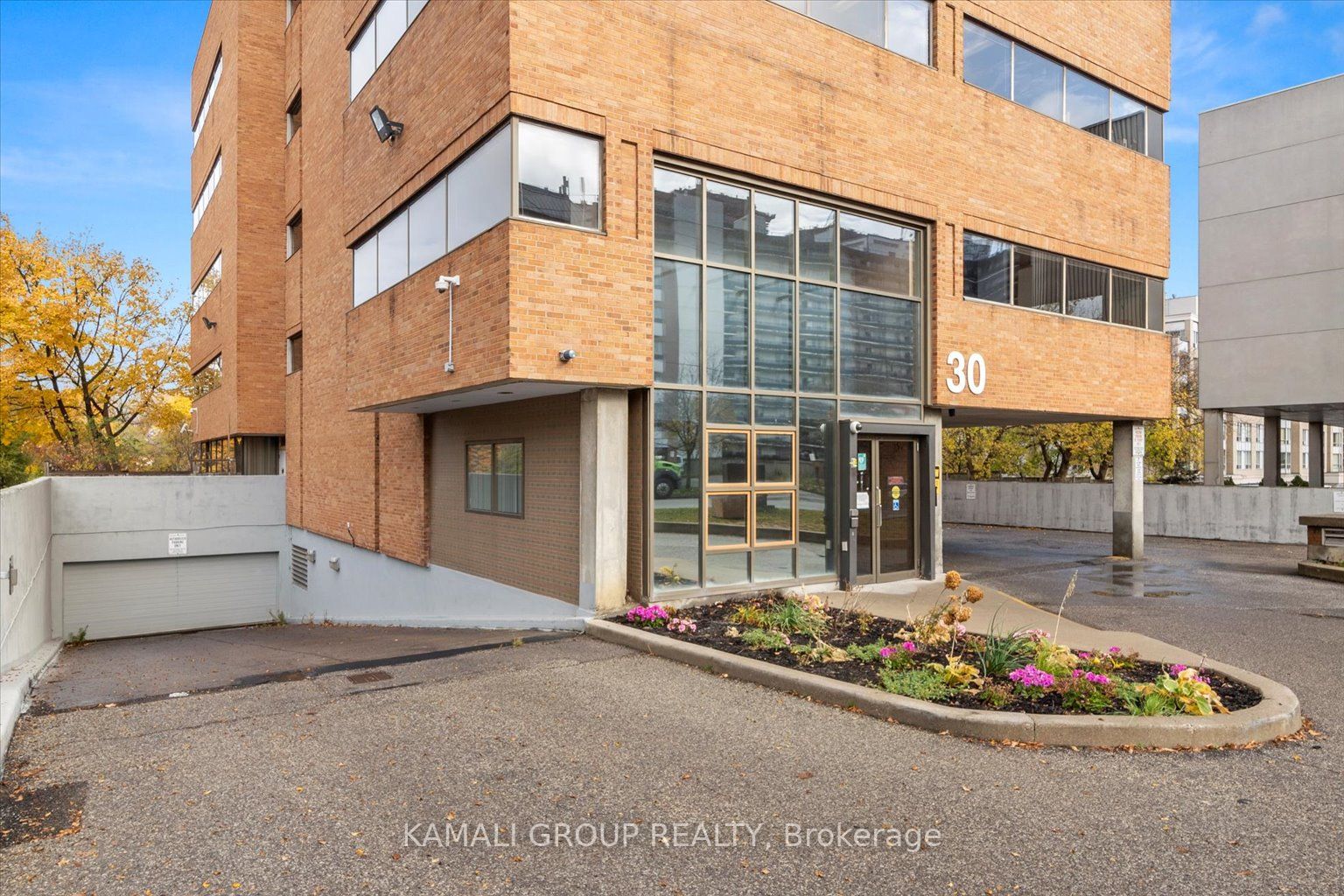 #204 - 30 Drewry Avenue Property Photo 3