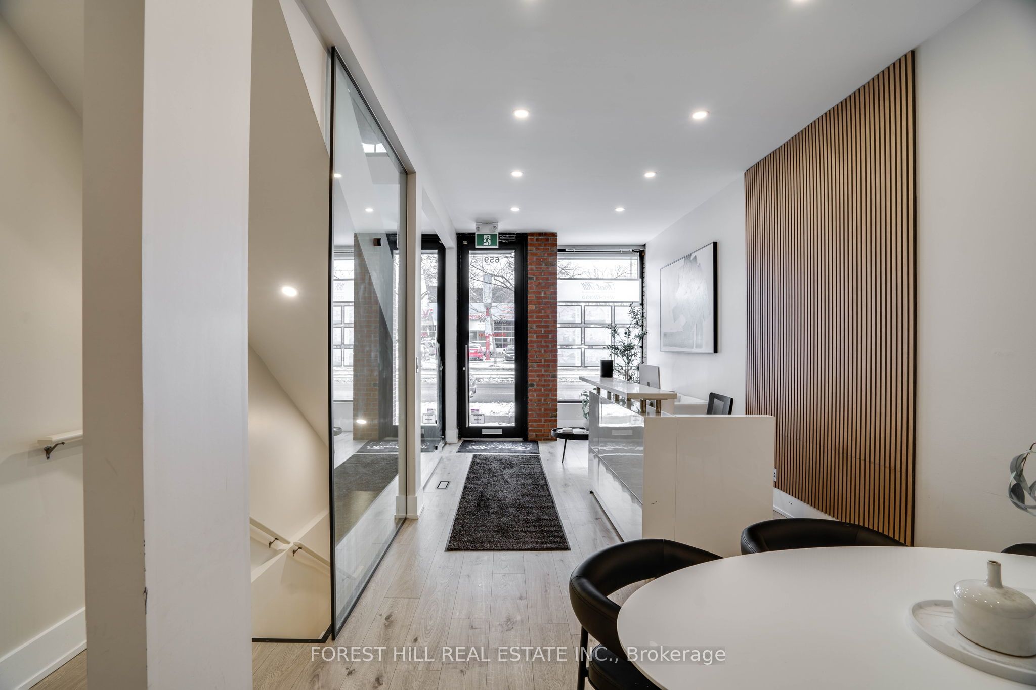 #main Level - 659 St Clair Avenue Property Photo 2